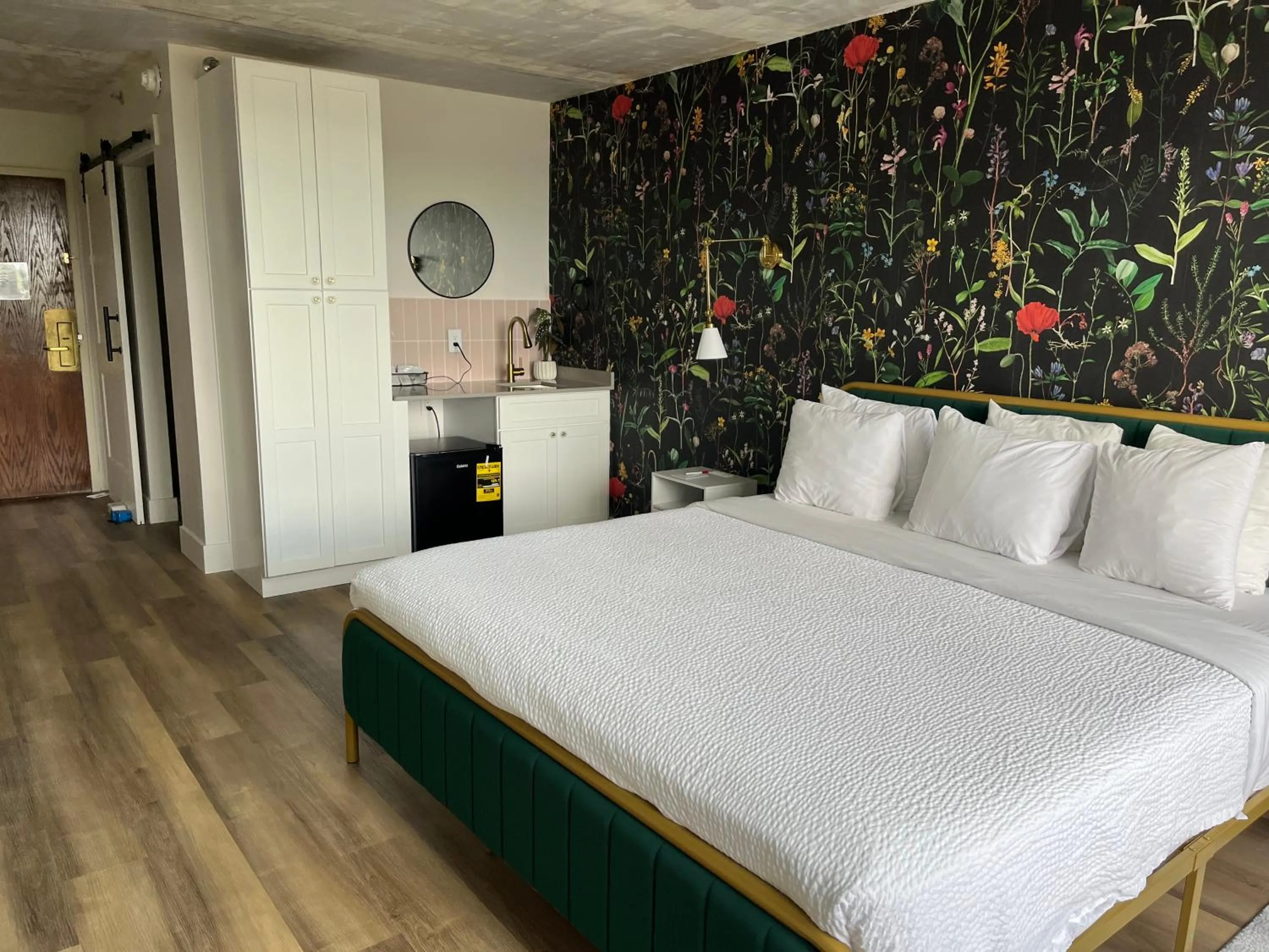 Photo of the whole room in Ramada Plaza by Wyndham Charlotte South End Airport