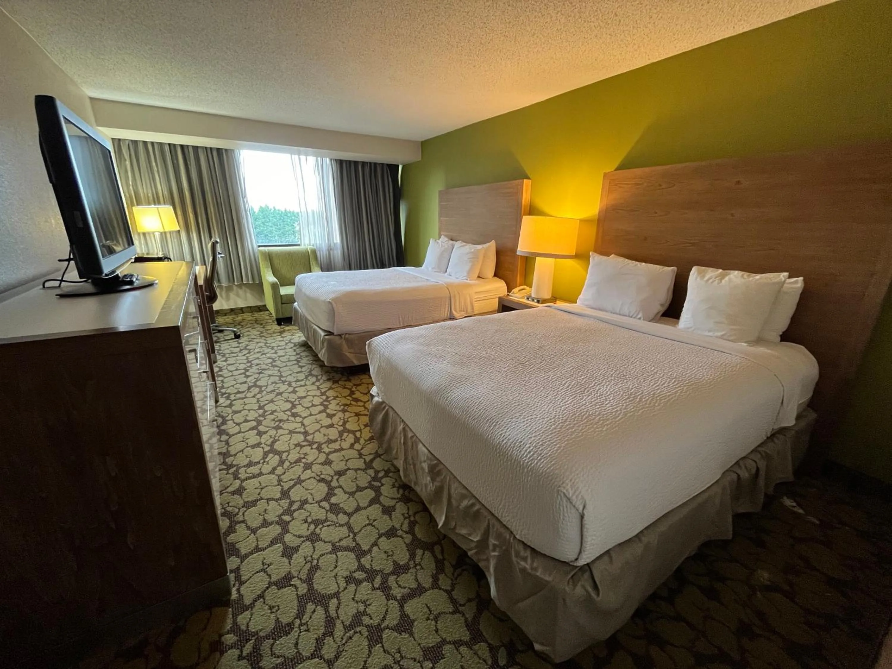 Photo of the whole room in Ramada Plaza by Wyndham Charlotte South End Airport