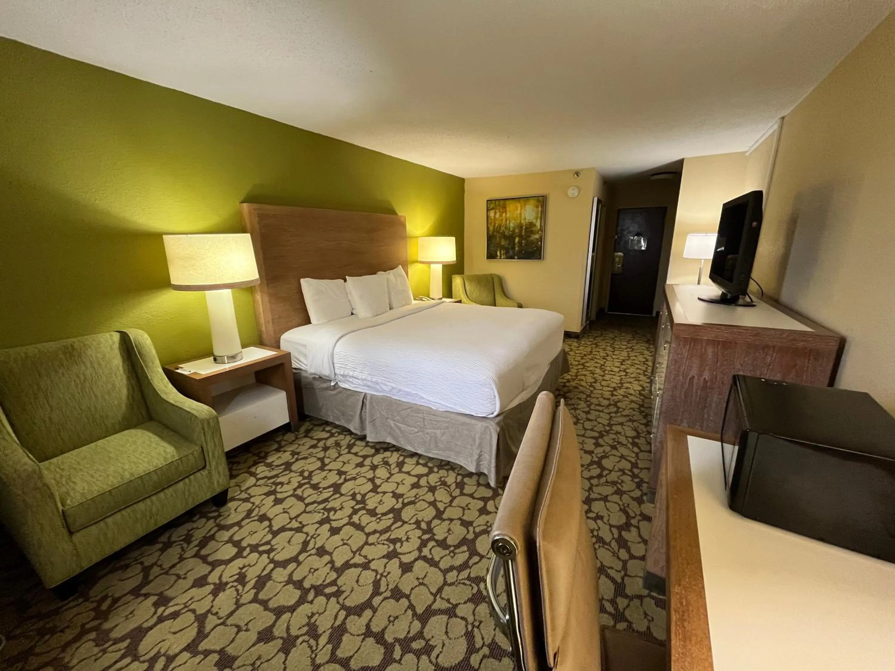 Photo of the whole room in Ramada Plaza by Wyndham Charlotte South End Airport