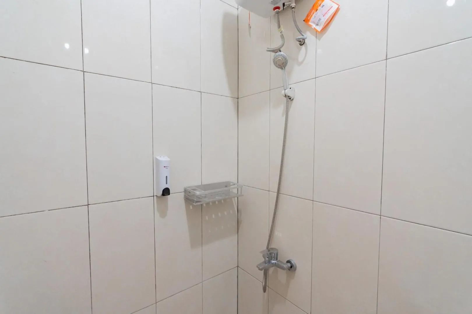 Bathroom in RedDoorz near Universitas Siliwangi Tasikmalaya