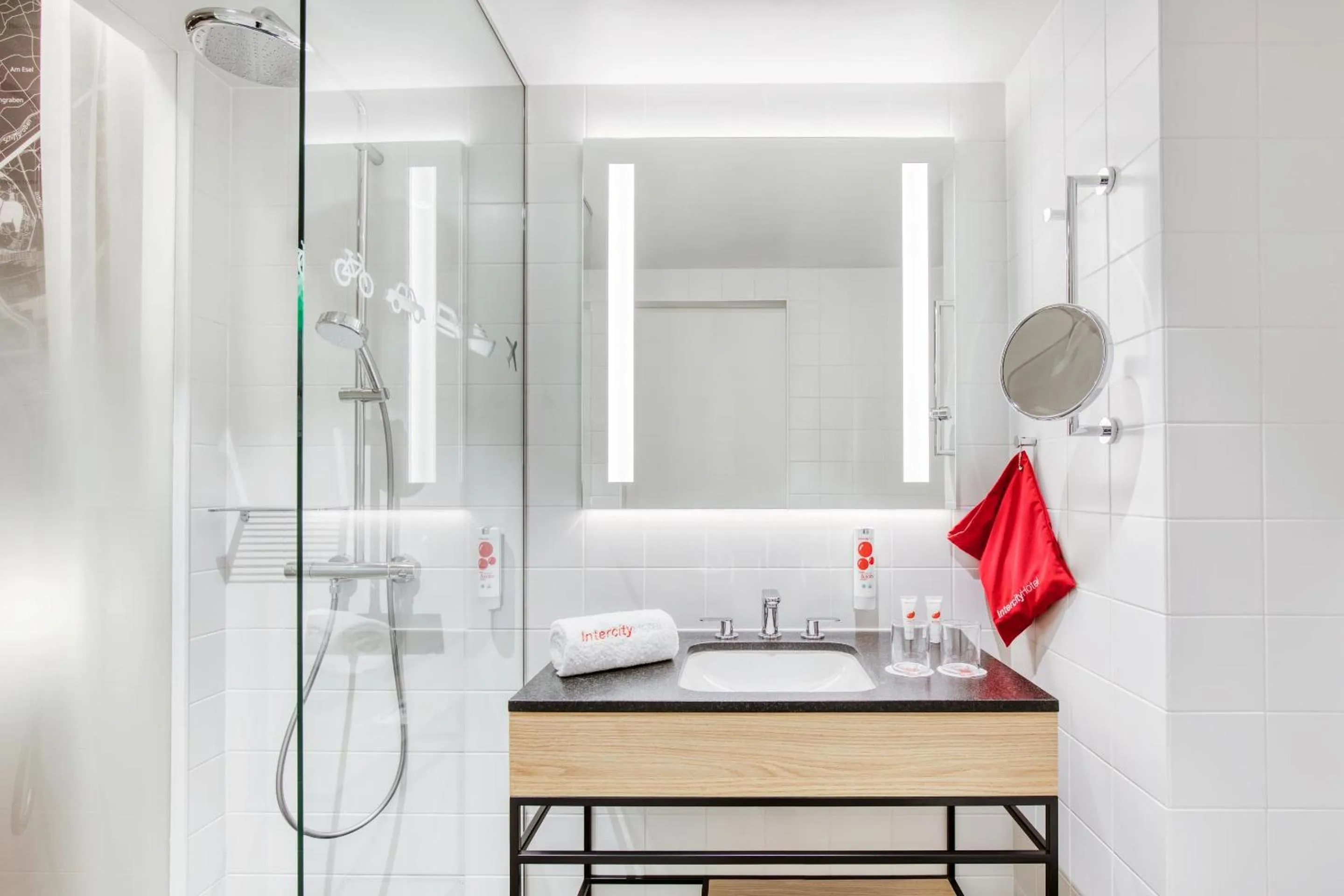 Bathroom in IntercityHotel Hannover Hauptbahnhof-Ost