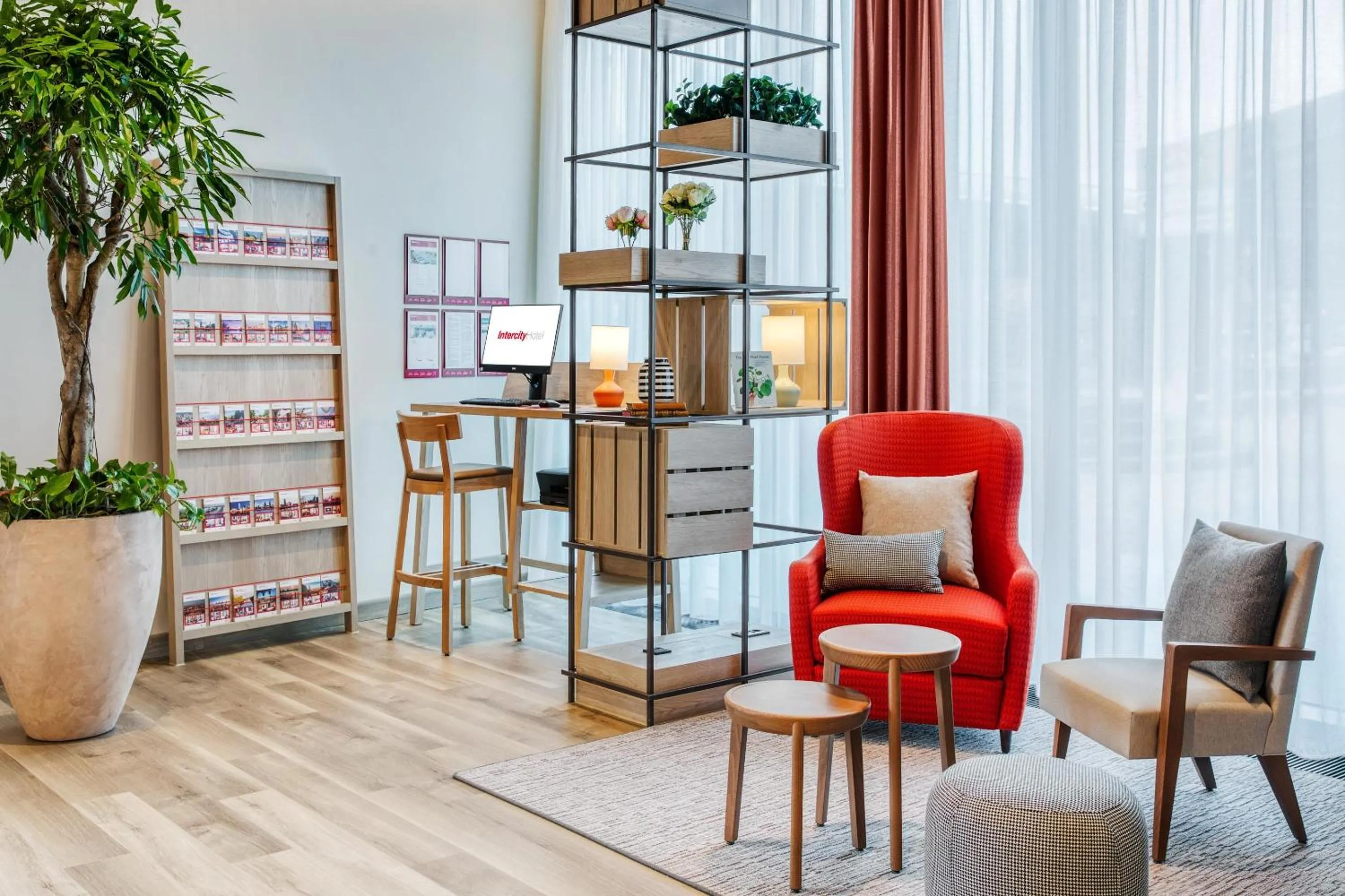 Lobby or reception in IntercityHotel Hannover Hauptbahnhof-Ost