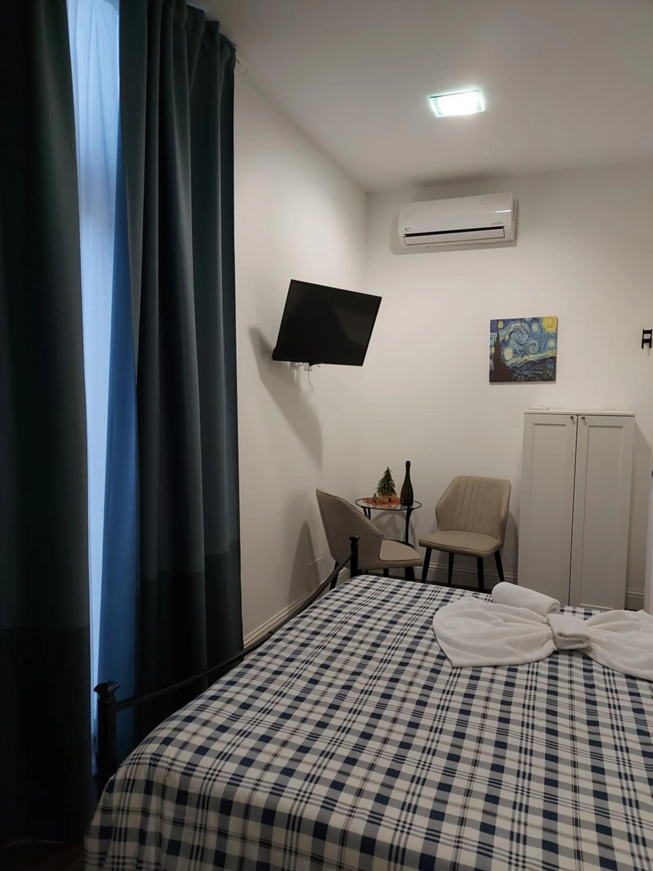 Photo of the whole room, Bed in B&B Giardino Bellini-centro