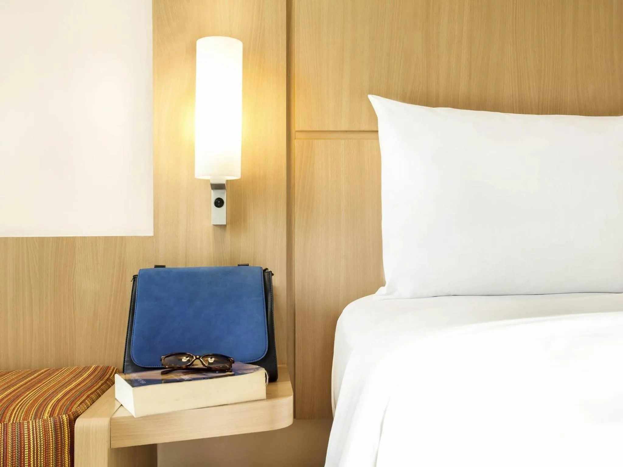 Bedroom, Bed in ibis Sisteron