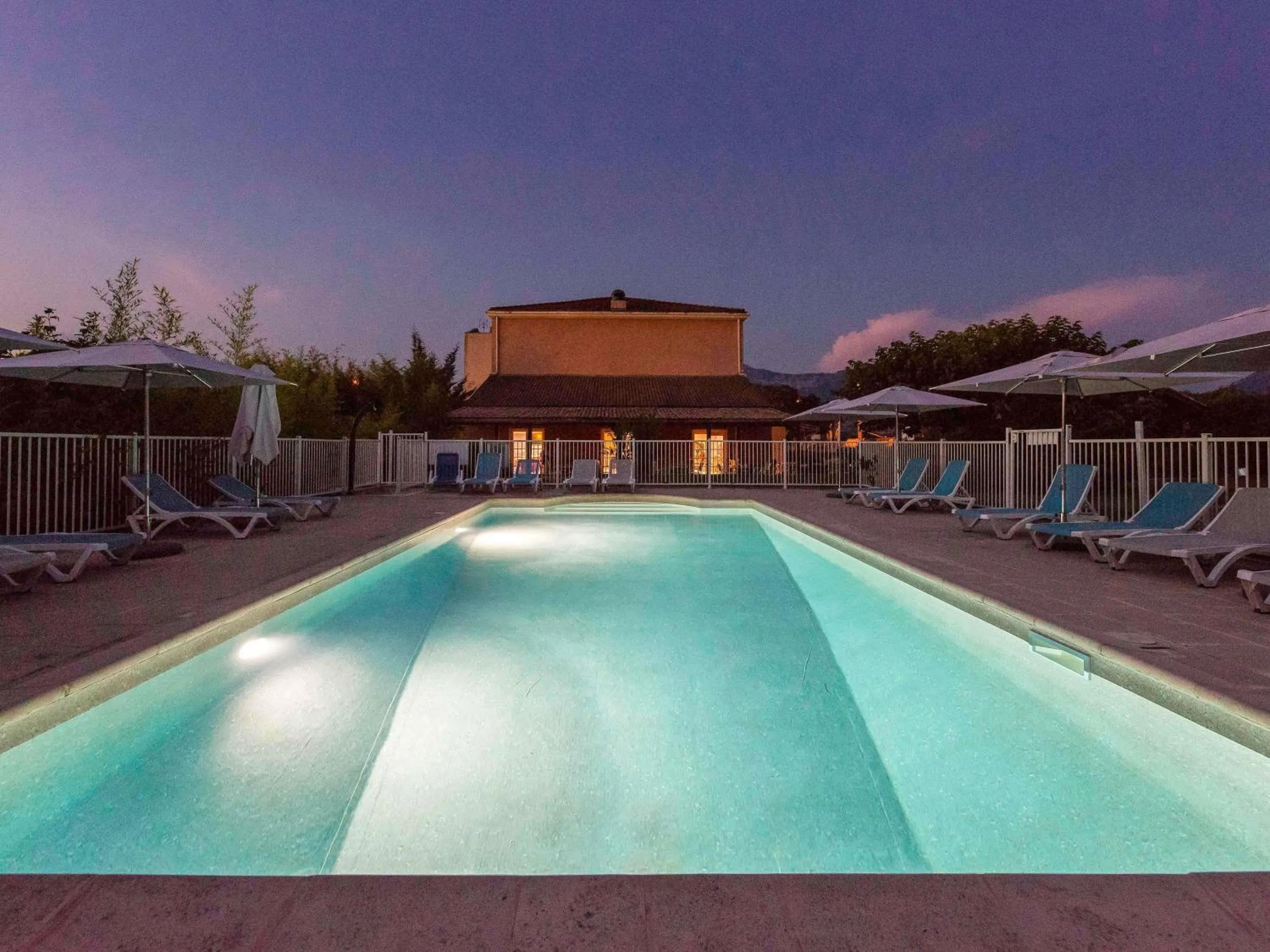 Pool view in ibis Sisteron