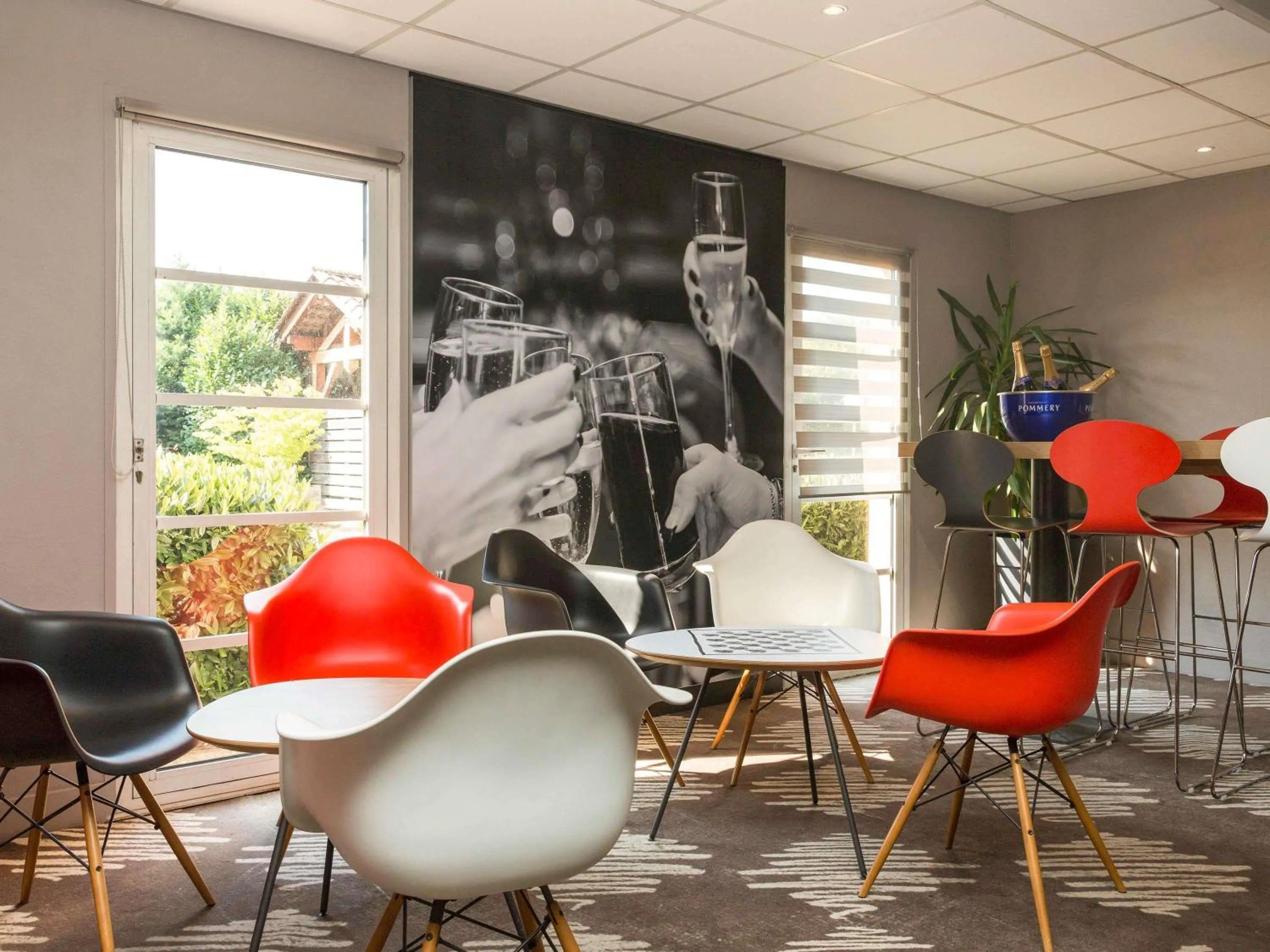 Lounge or bar in ibis Sisteron