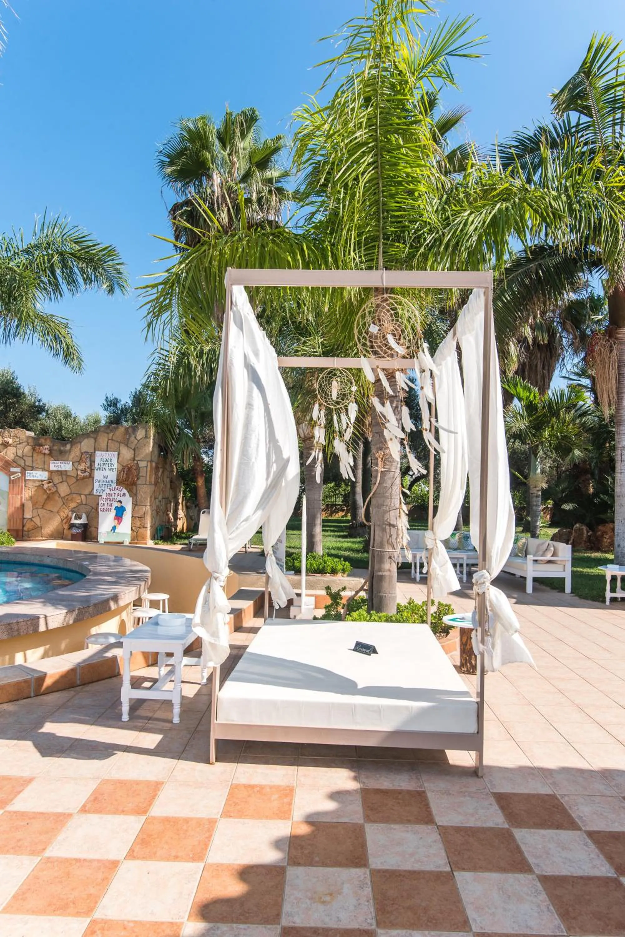 Swimming pool in Oasis Studios