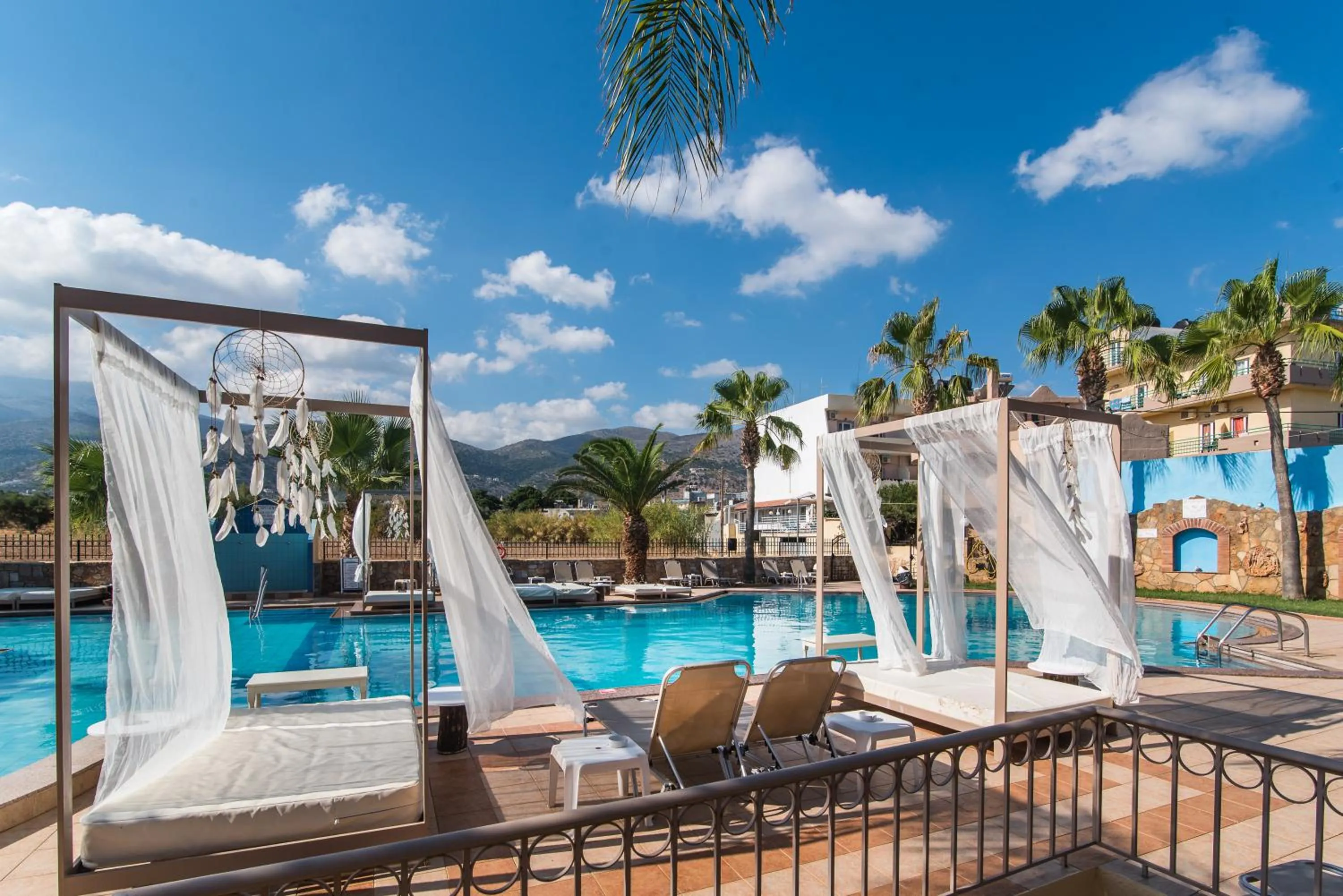 Swimming pool in Oasis Studios