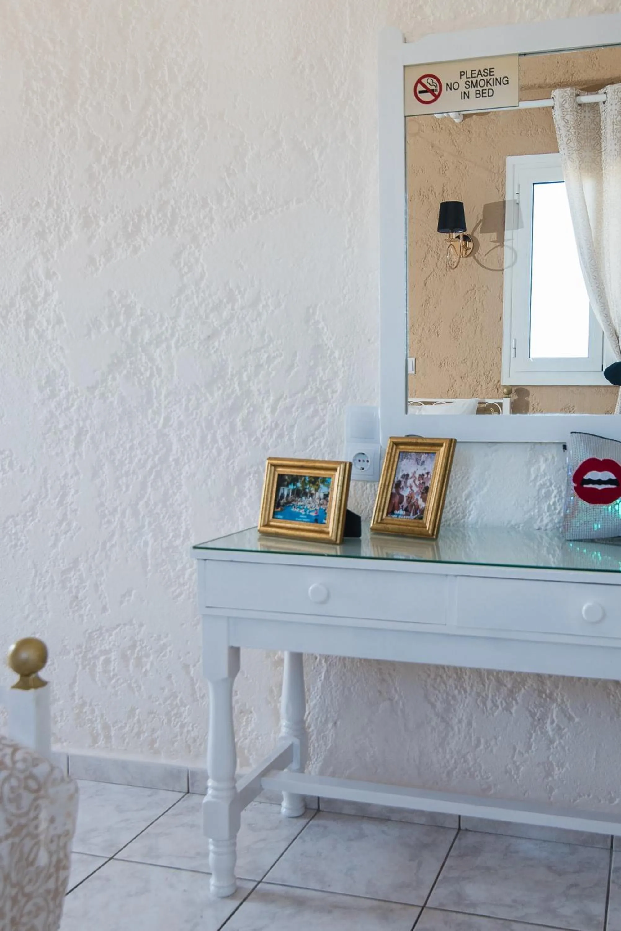 Decorative detail in Oasis Studios