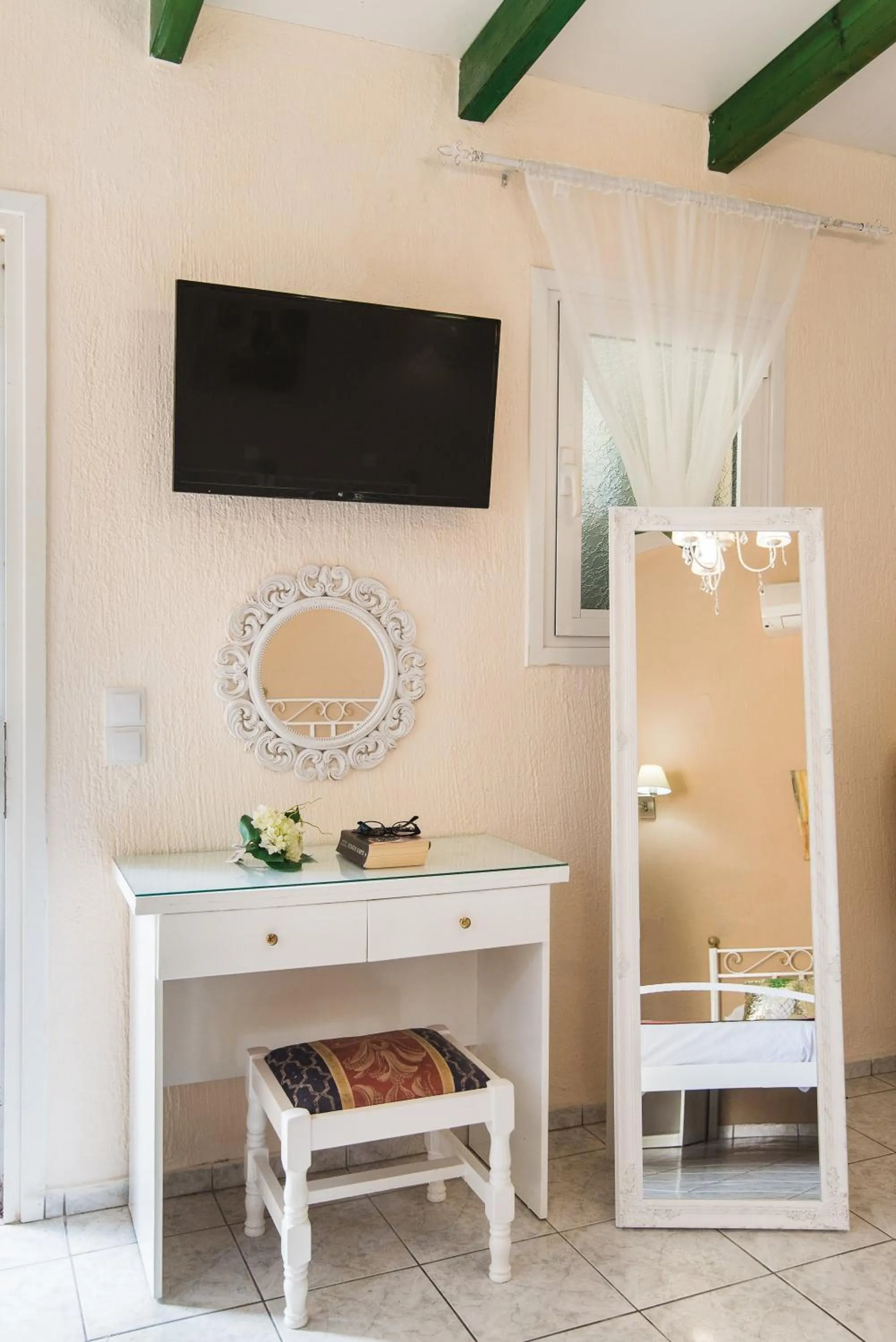 TV and multimedia in Oasis Studios