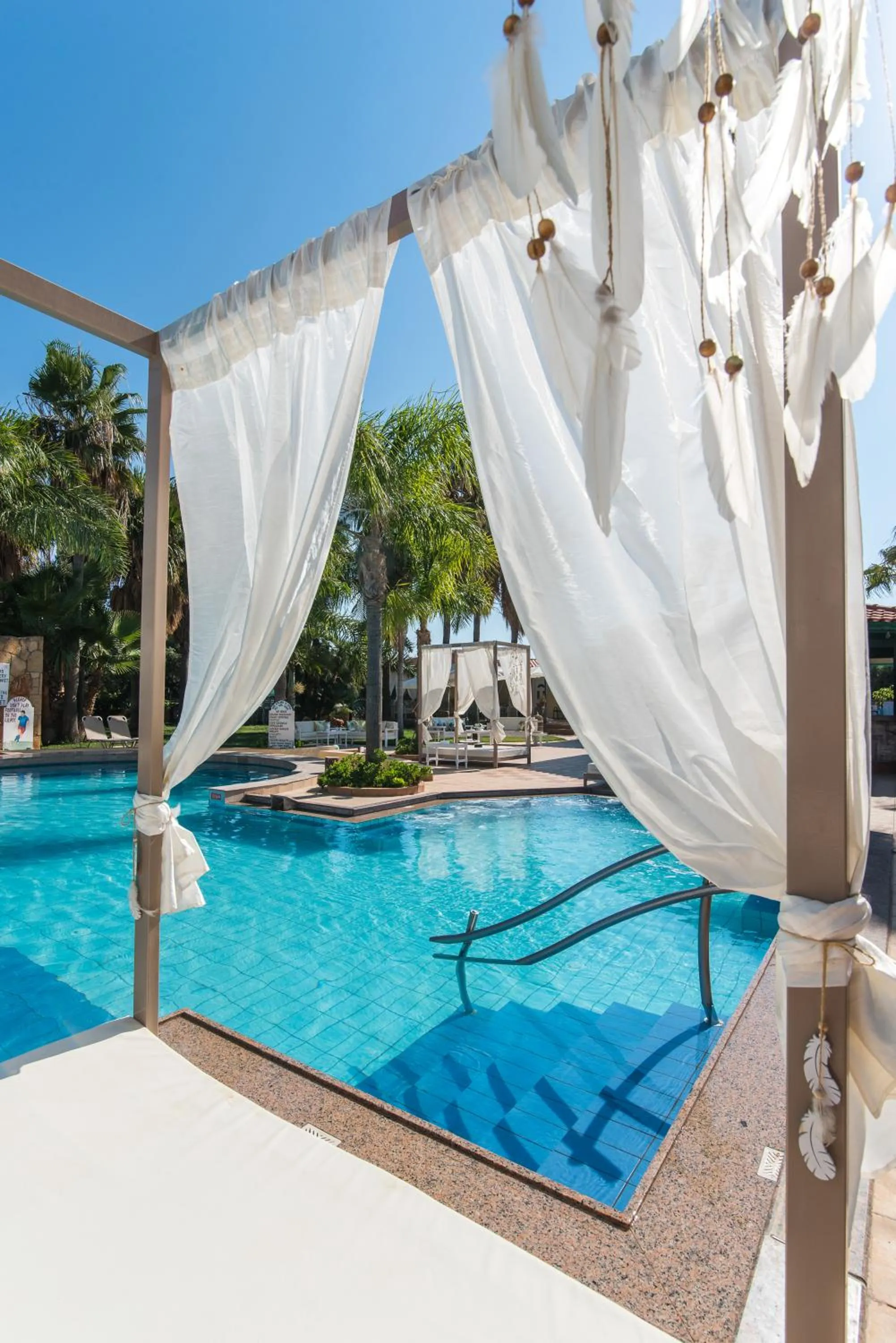 Swimming pool in Oasis Studios