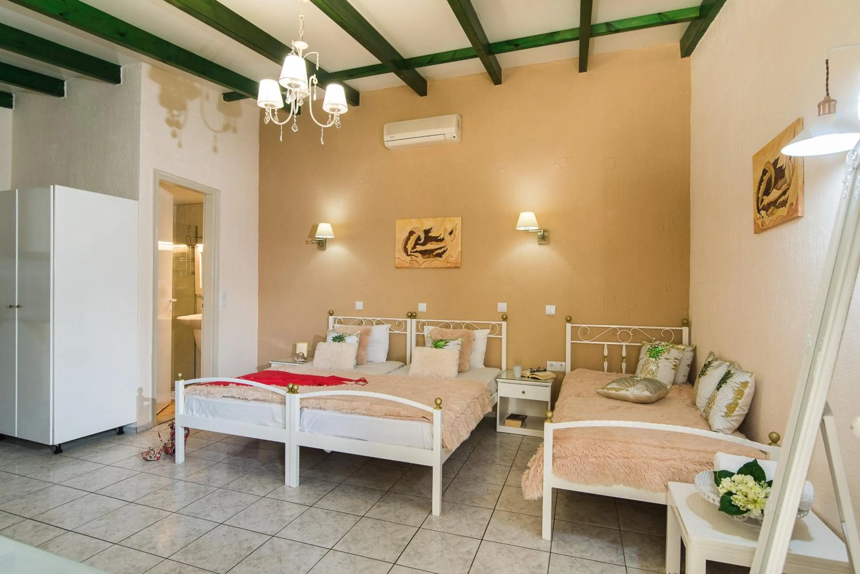 Photo of the whole room, Bed in Oasis Studios