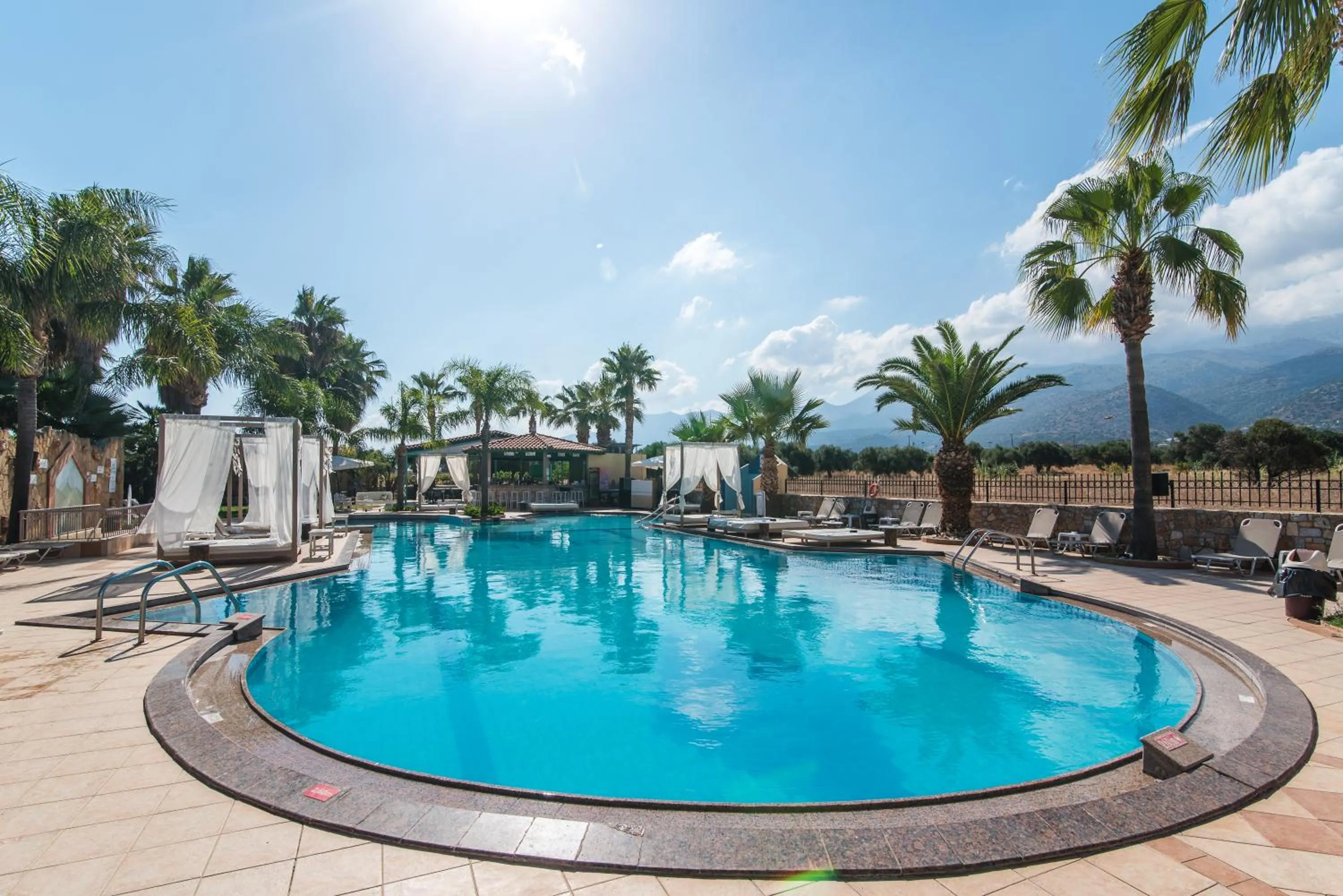 Swimming pool in Oasis Studios