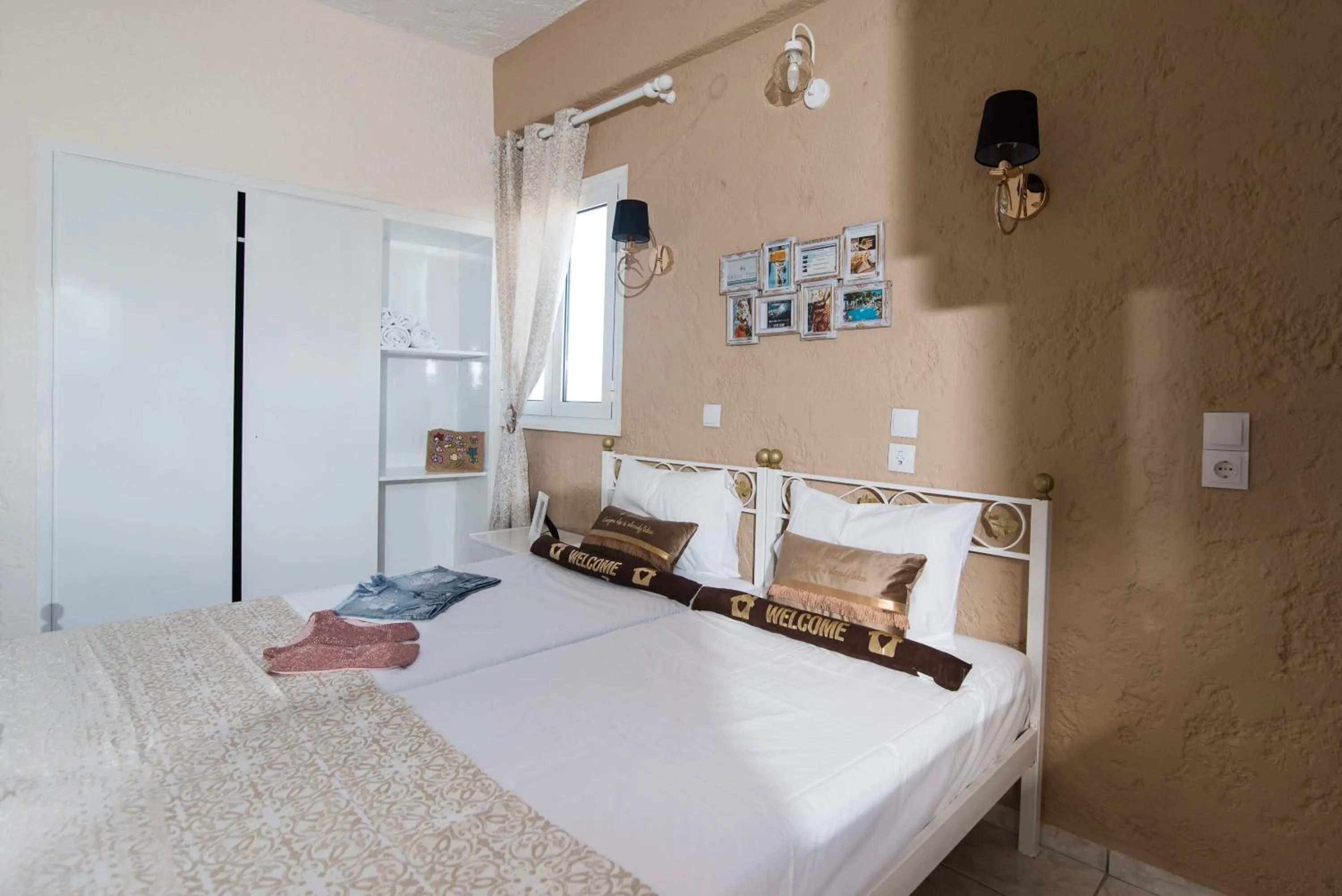 Bed in Oasis Studios