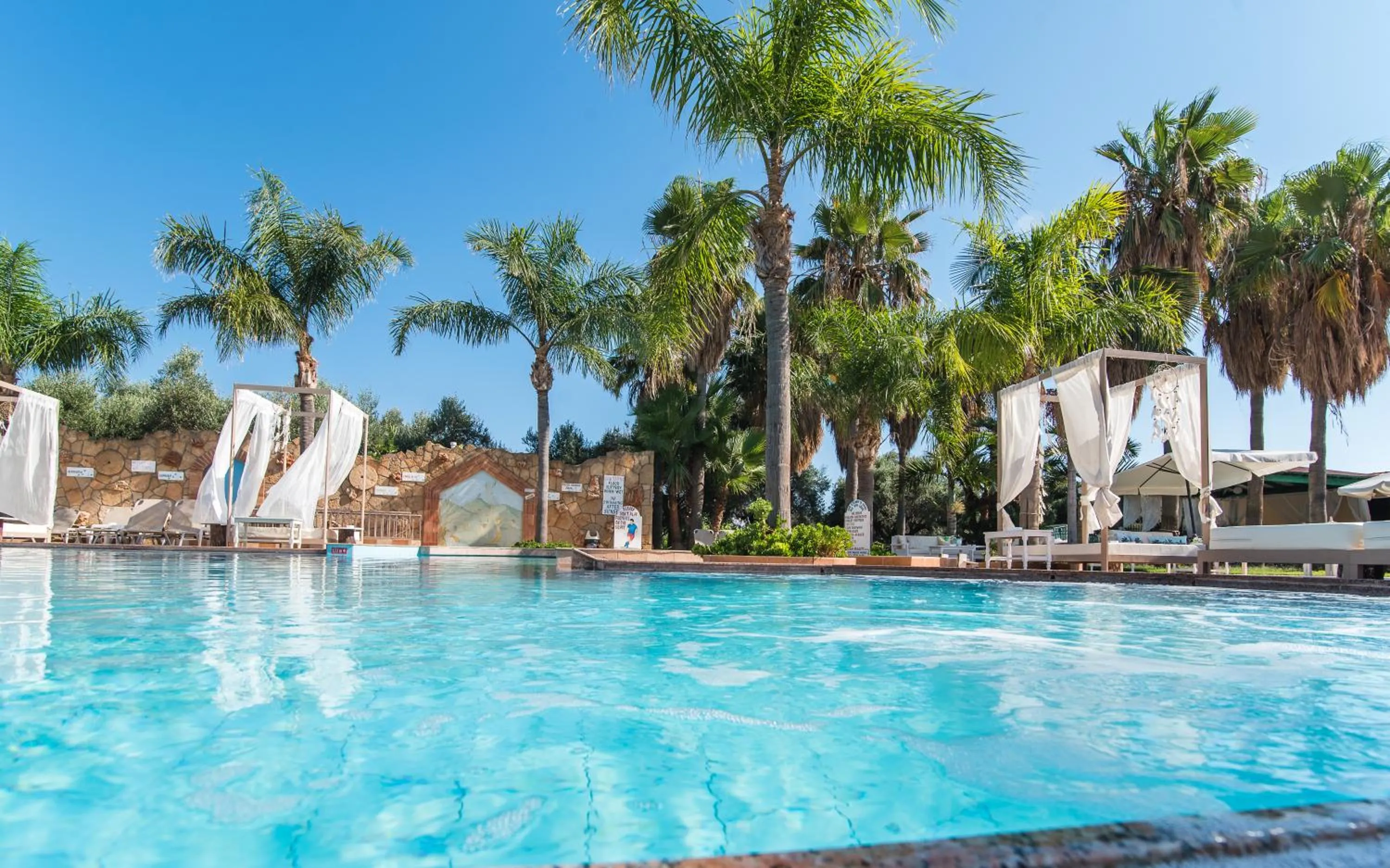 Swimming pool in Oasis Studios