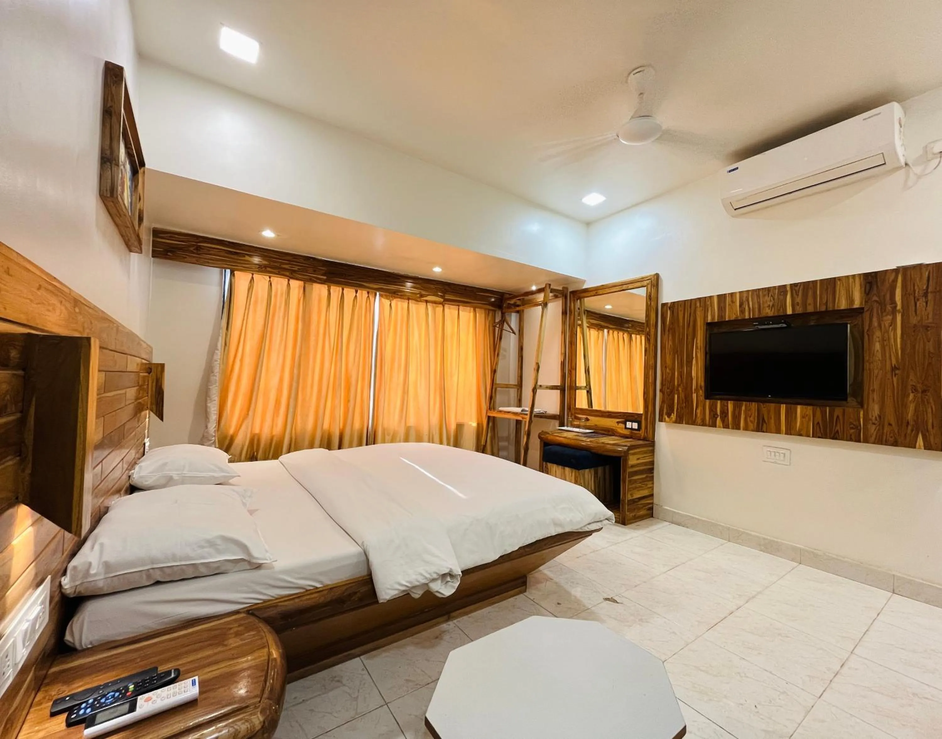 Bedroom in Hotel Shripad