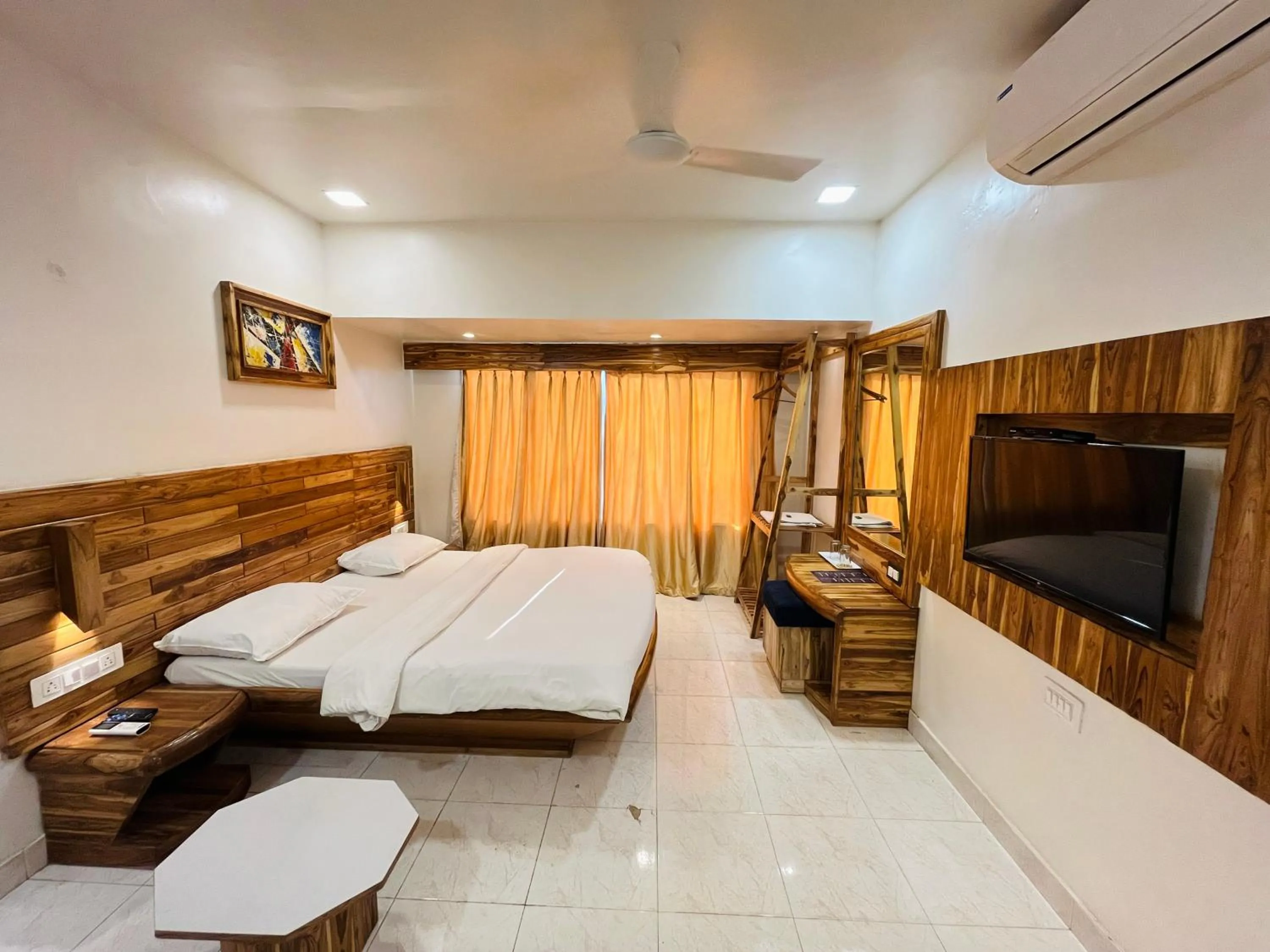 Bedroom in Hotel Shripad