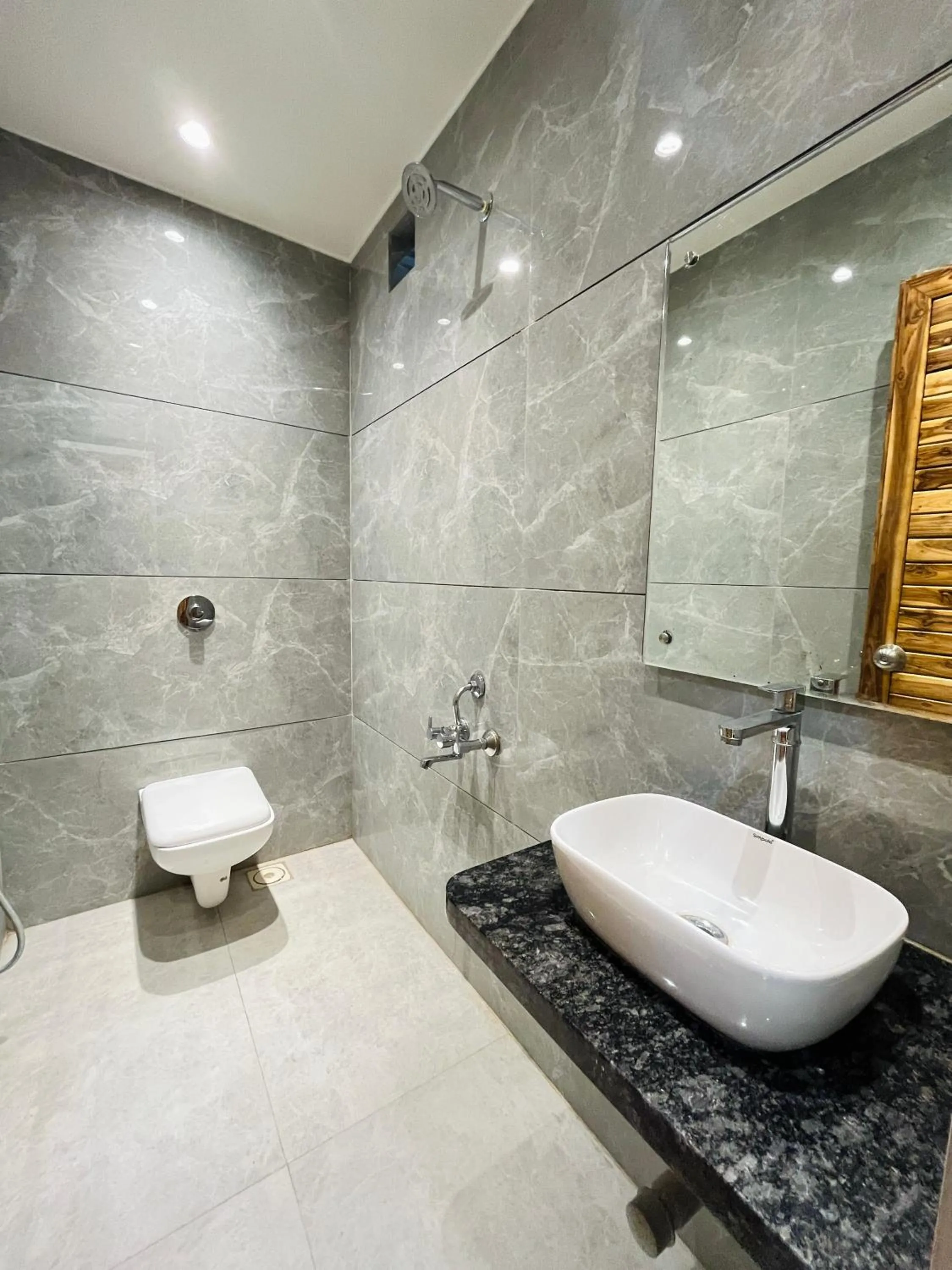 Bathroom in Hotel Shripad