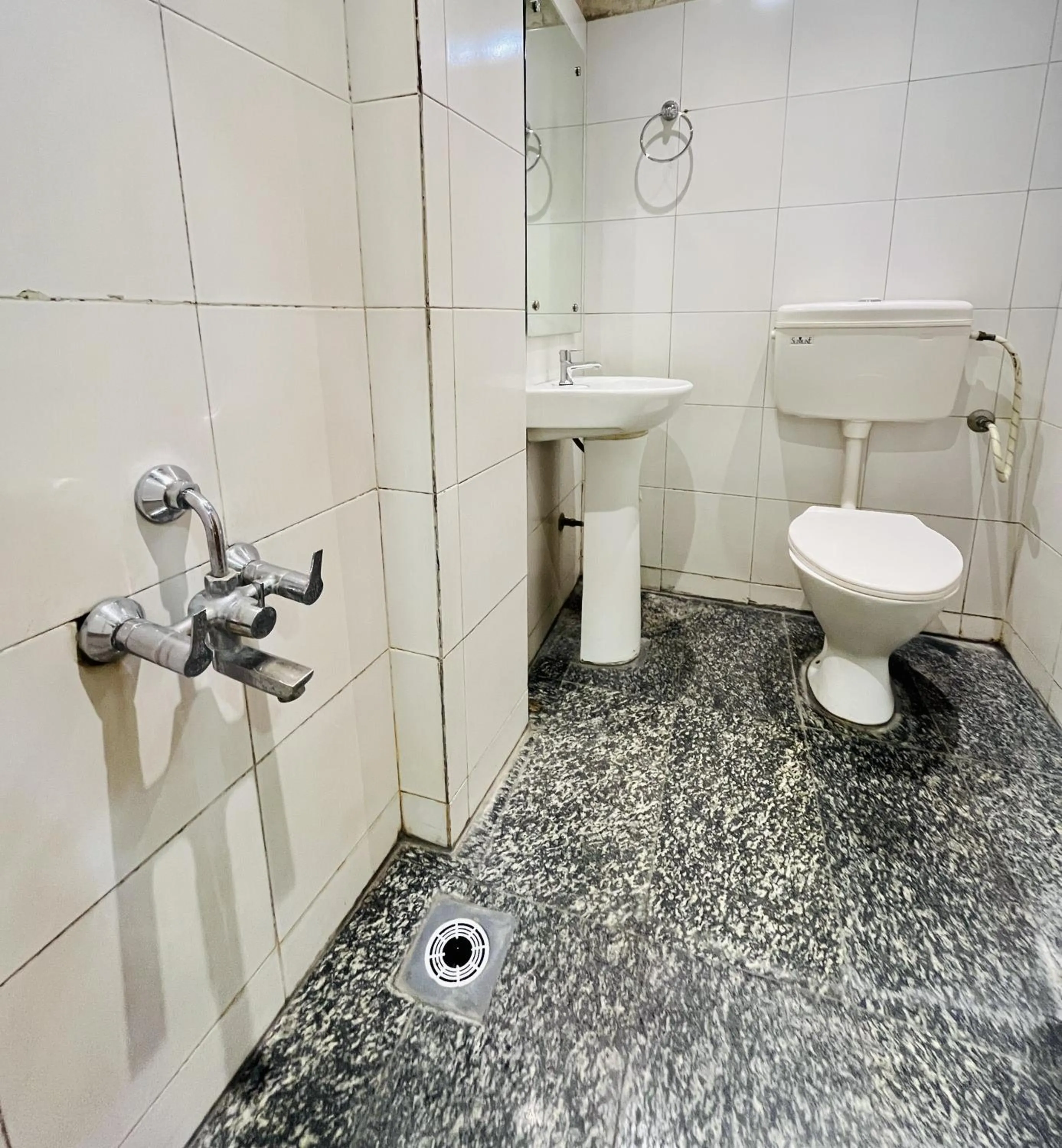 Bathroom in Hotel Shripad