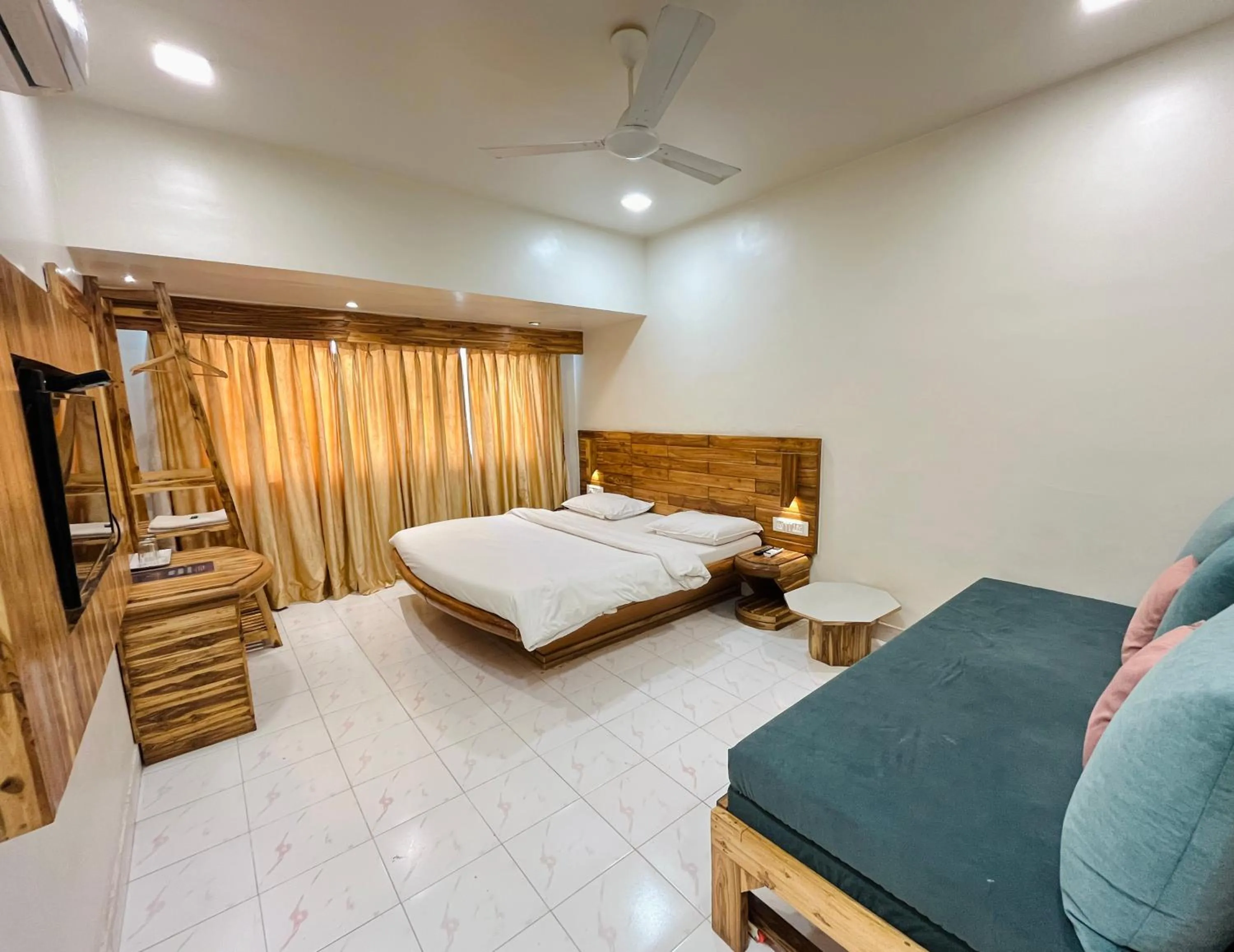 Bedroom in Hotel Shripad