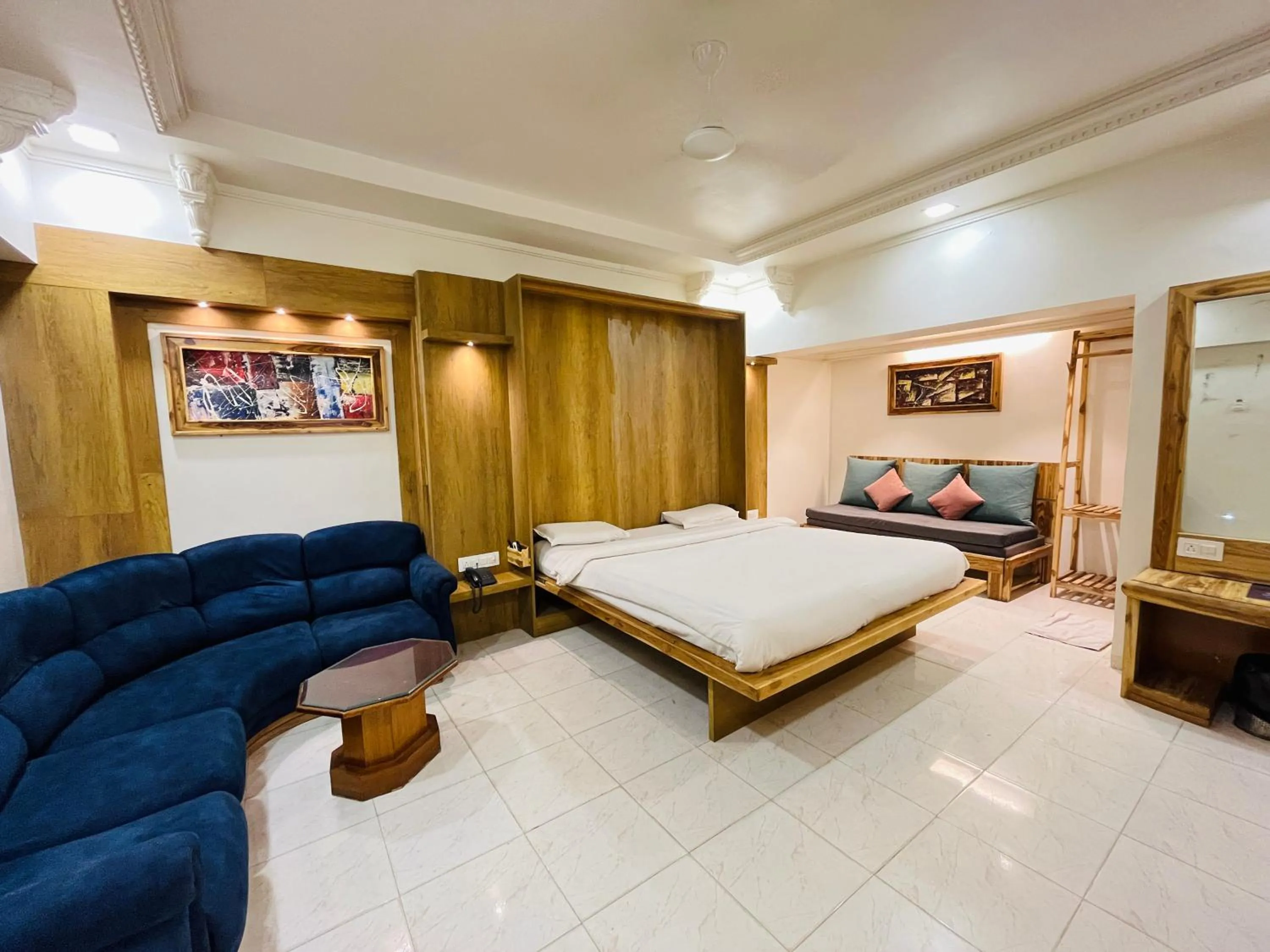 Bedroom in Hotel Shripad