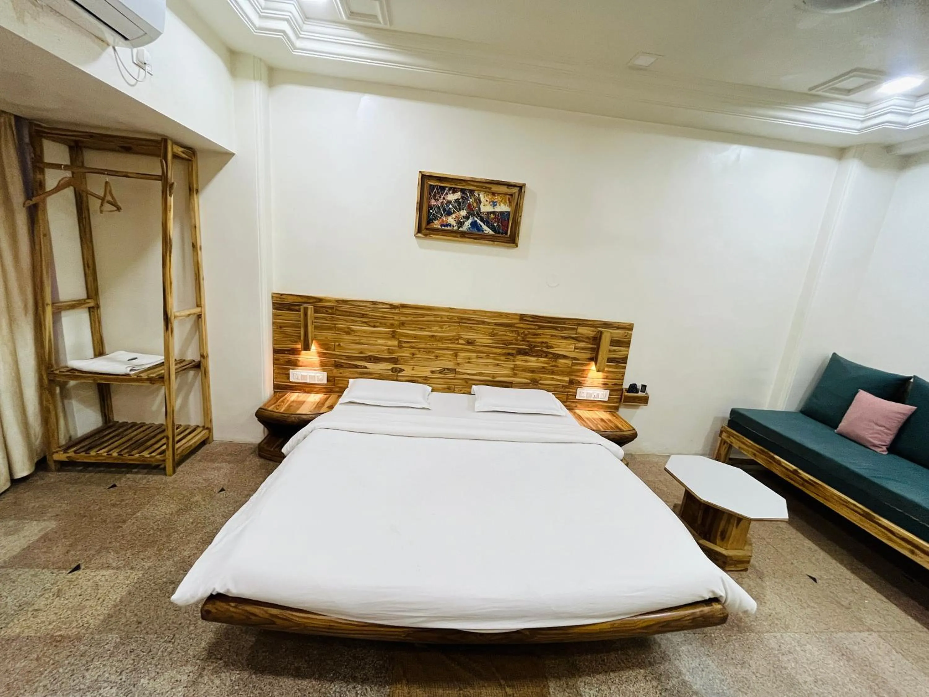 Bedroom in Hotel Shripad