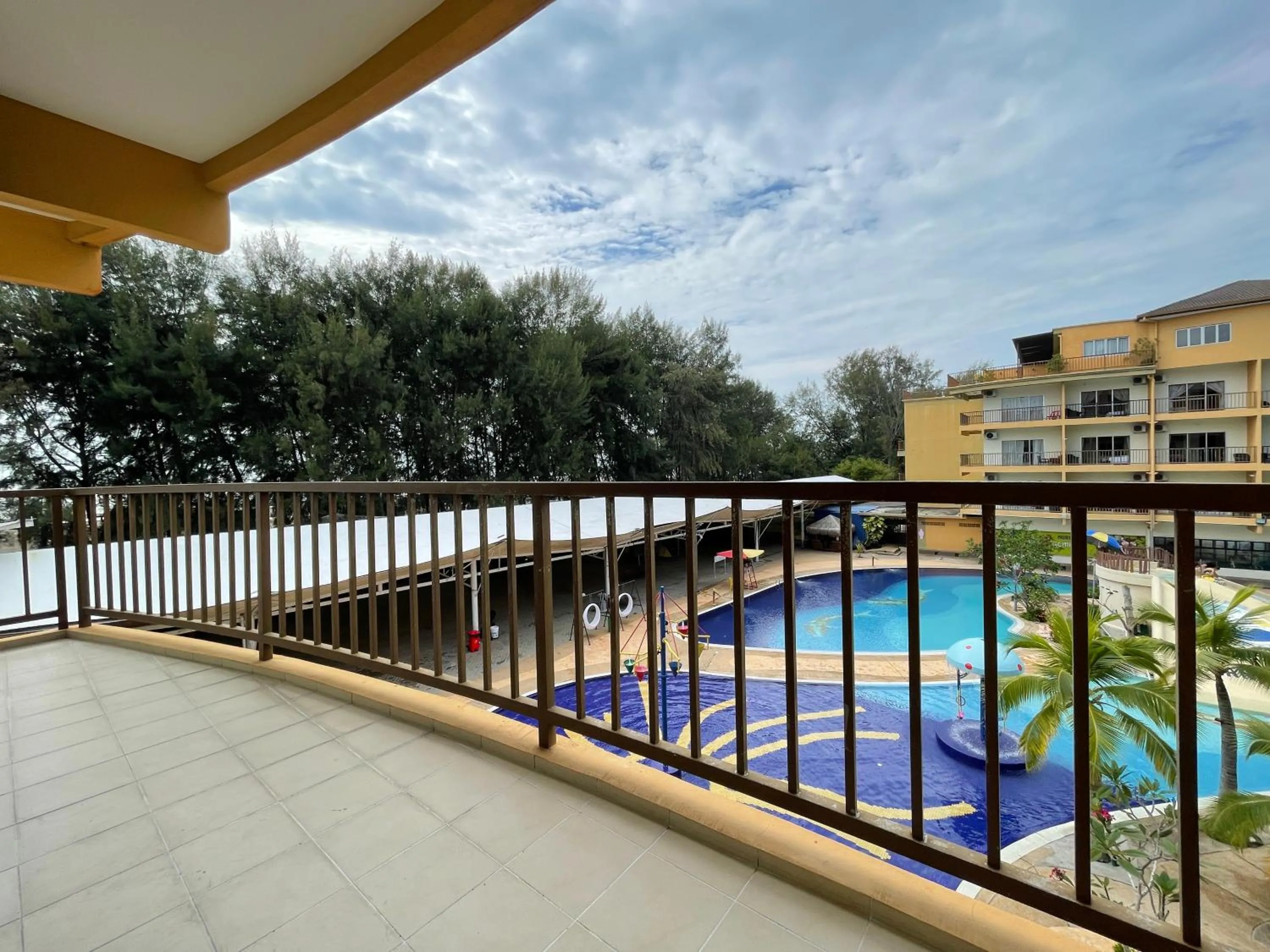 Balcony/Terrace in Gold Coast Morib Themepark View Studio