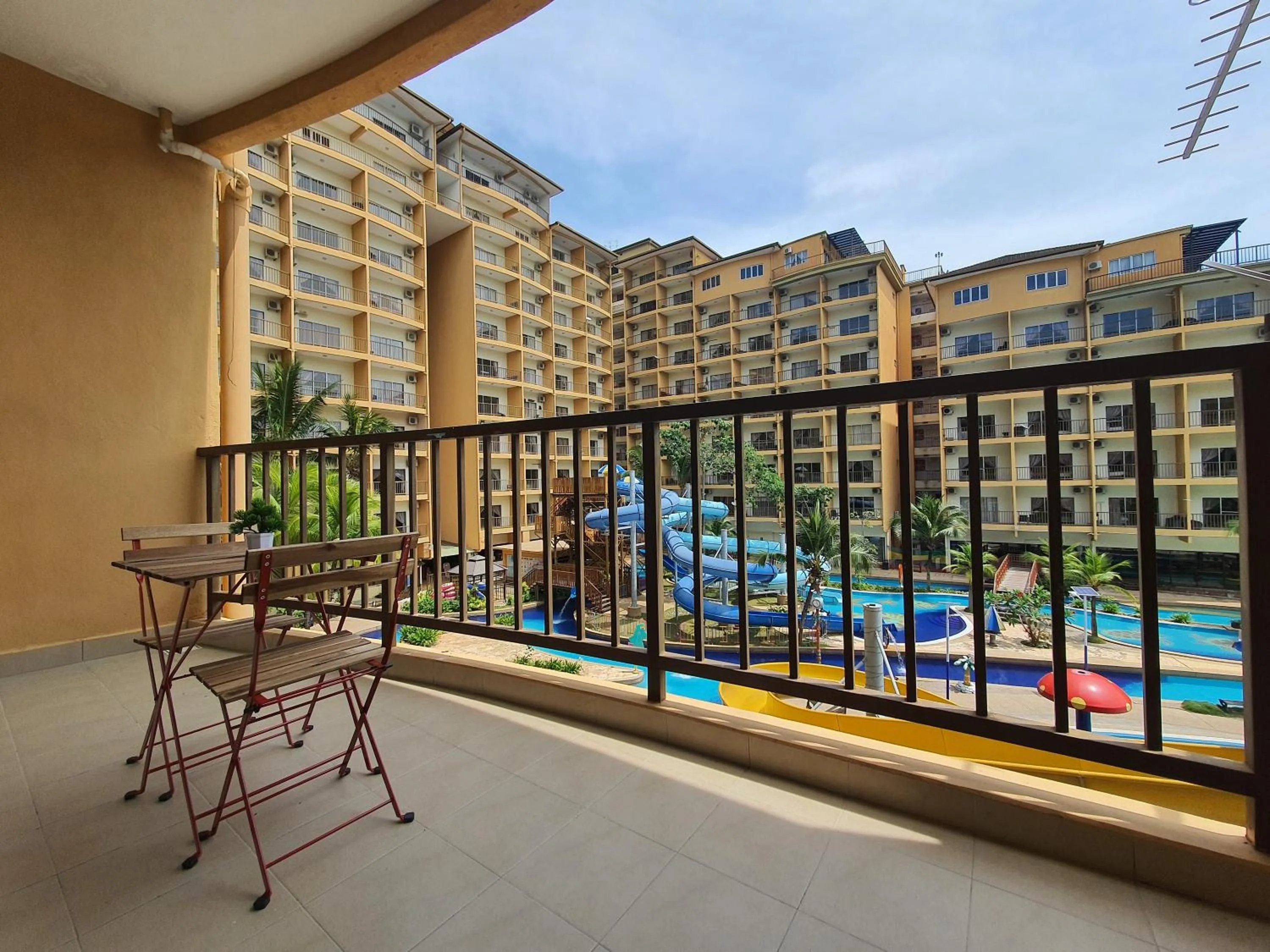Balcony/Terrace in Gold Coast Morib Themepark View Studio