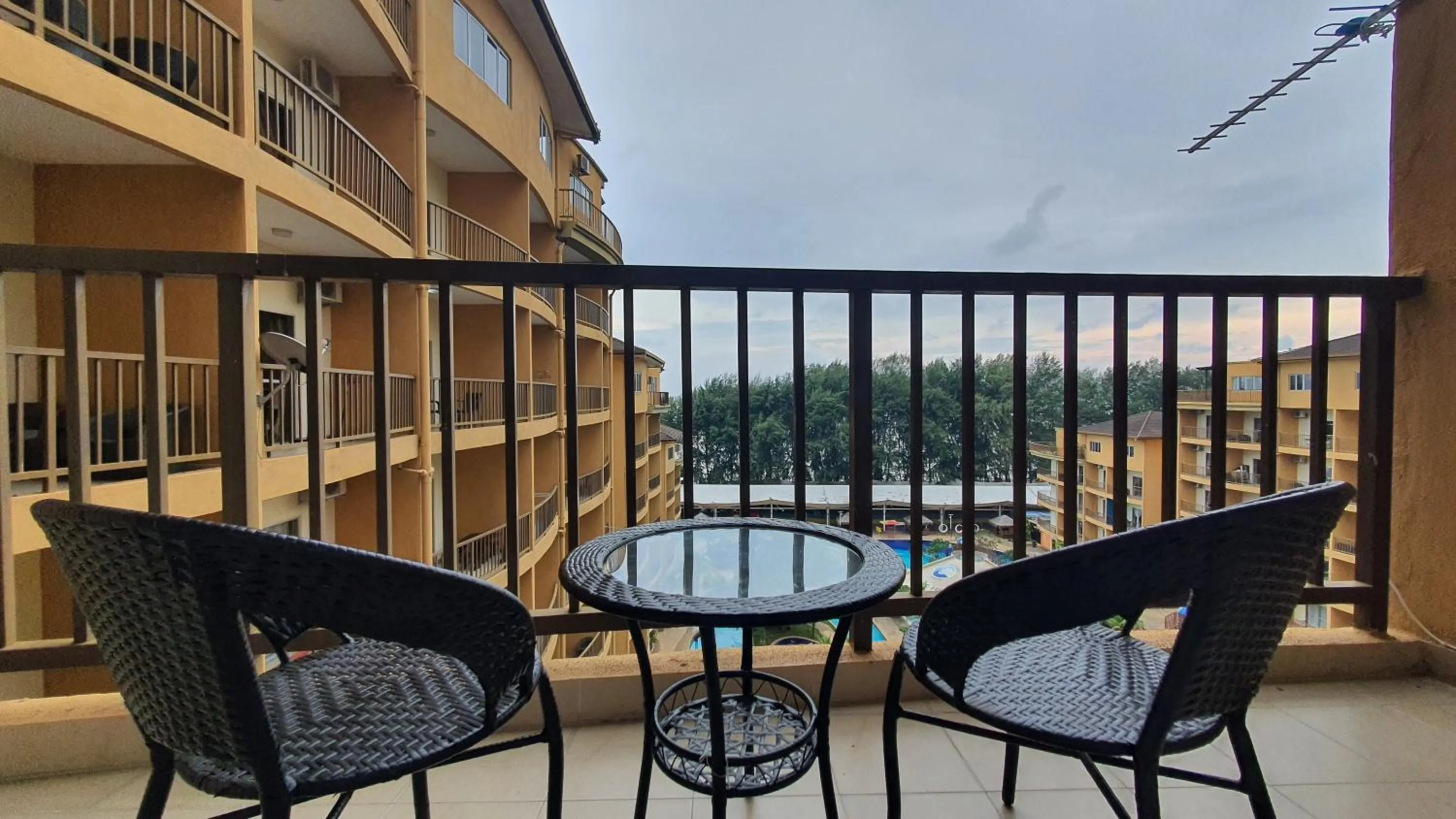 Balcony/Terrace in Gold Coast Morib Themepark View Studio