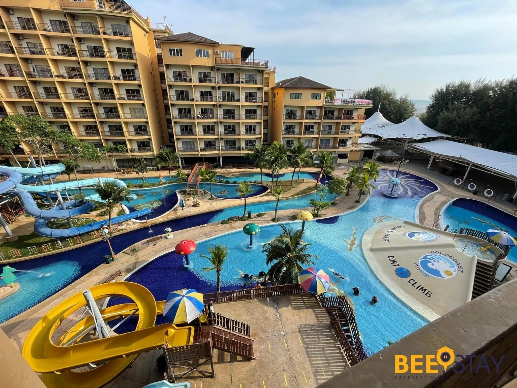 Balcony/Terrace in Gold Coast Morib Themepark View Studio