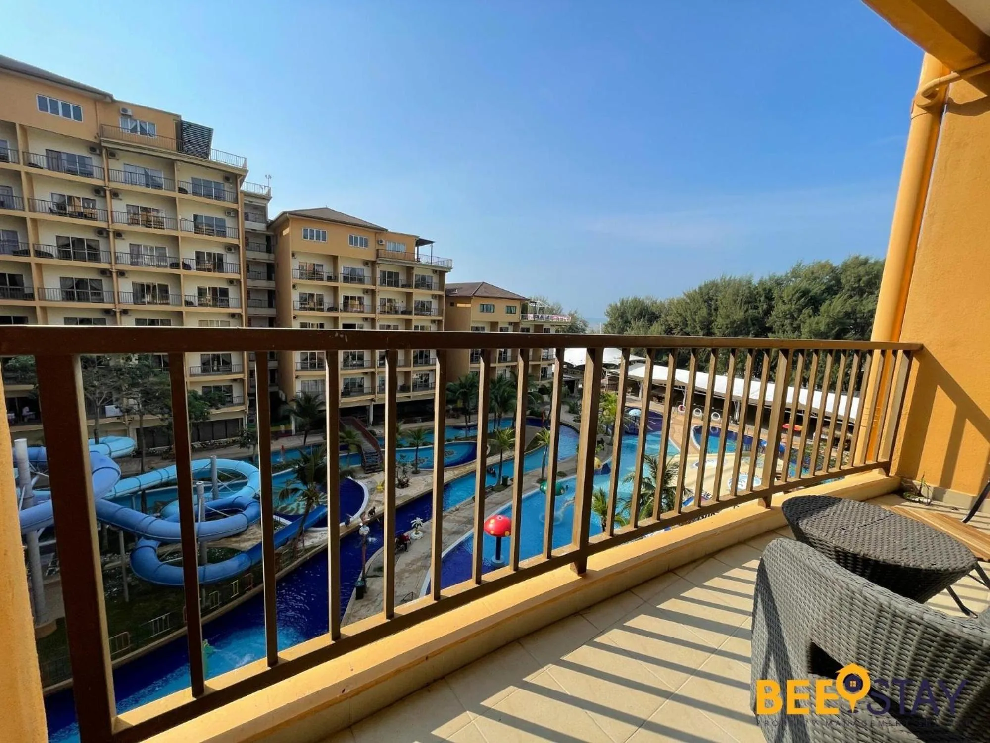 Balcony/Terrace in Gold Coast Morib Themepark View Studio