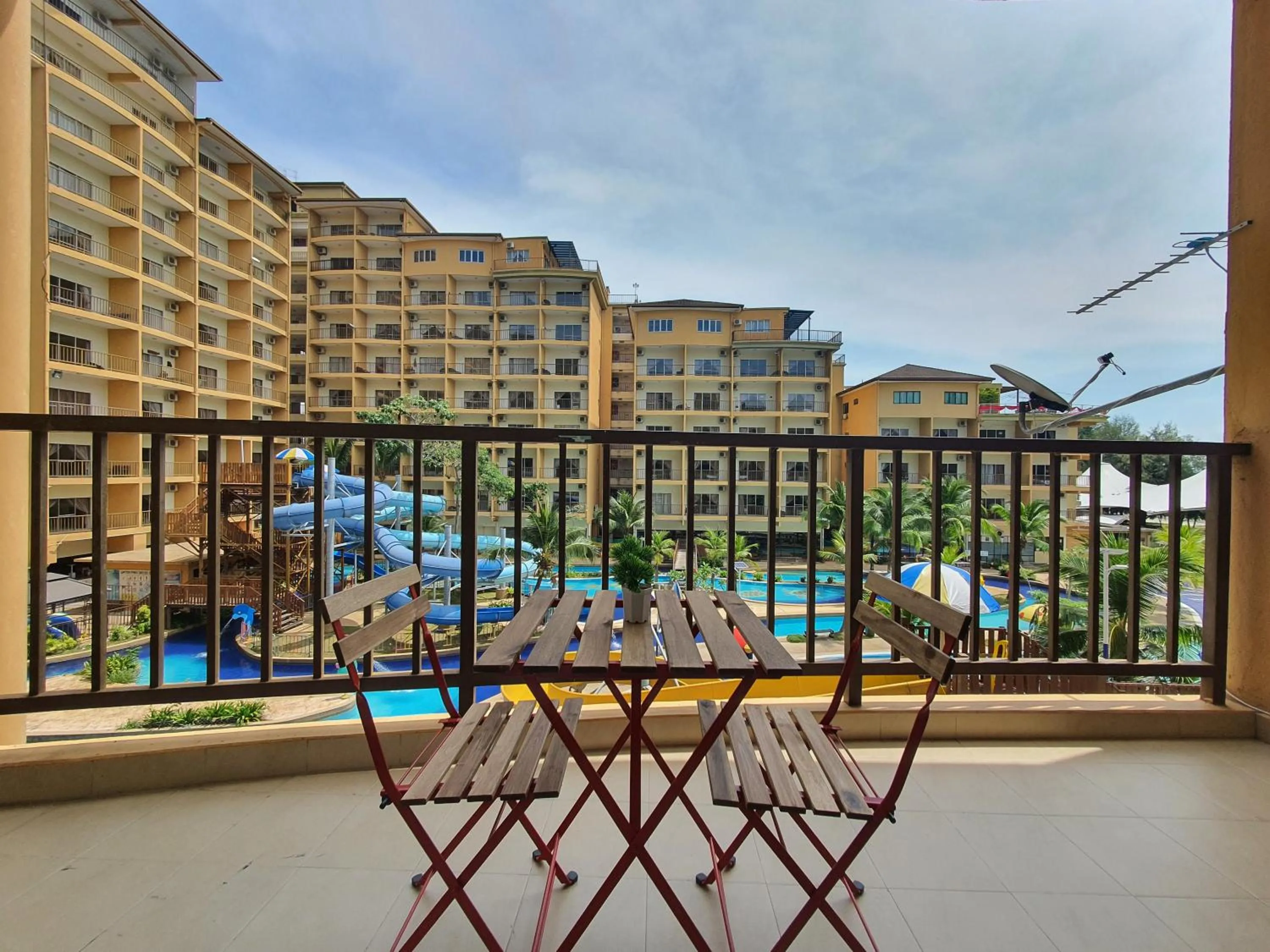 Balcony/Terrace in Gold Coast Morib Themepark View Studio