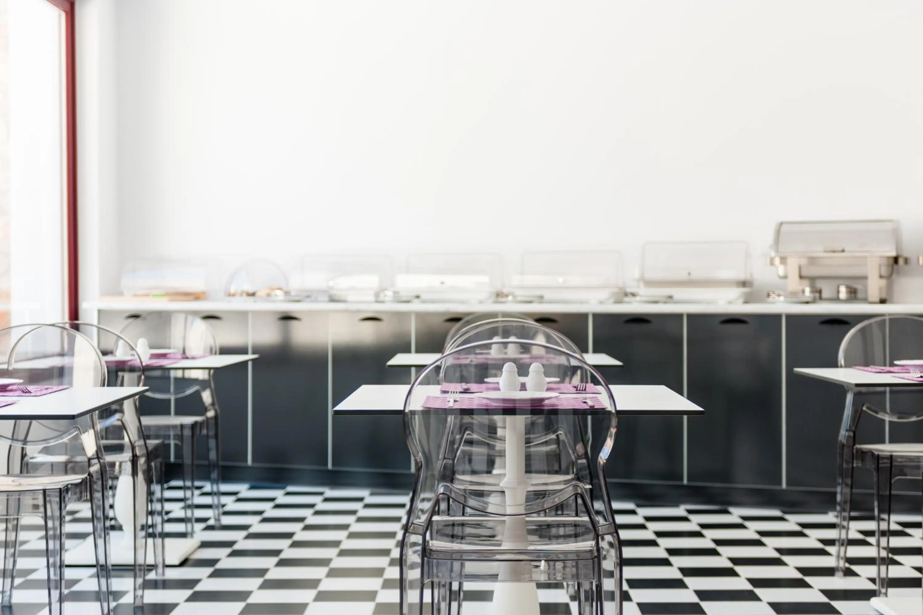 Restaurant/places to eat in MAR n MAR CROWN HOTEL-SUITES