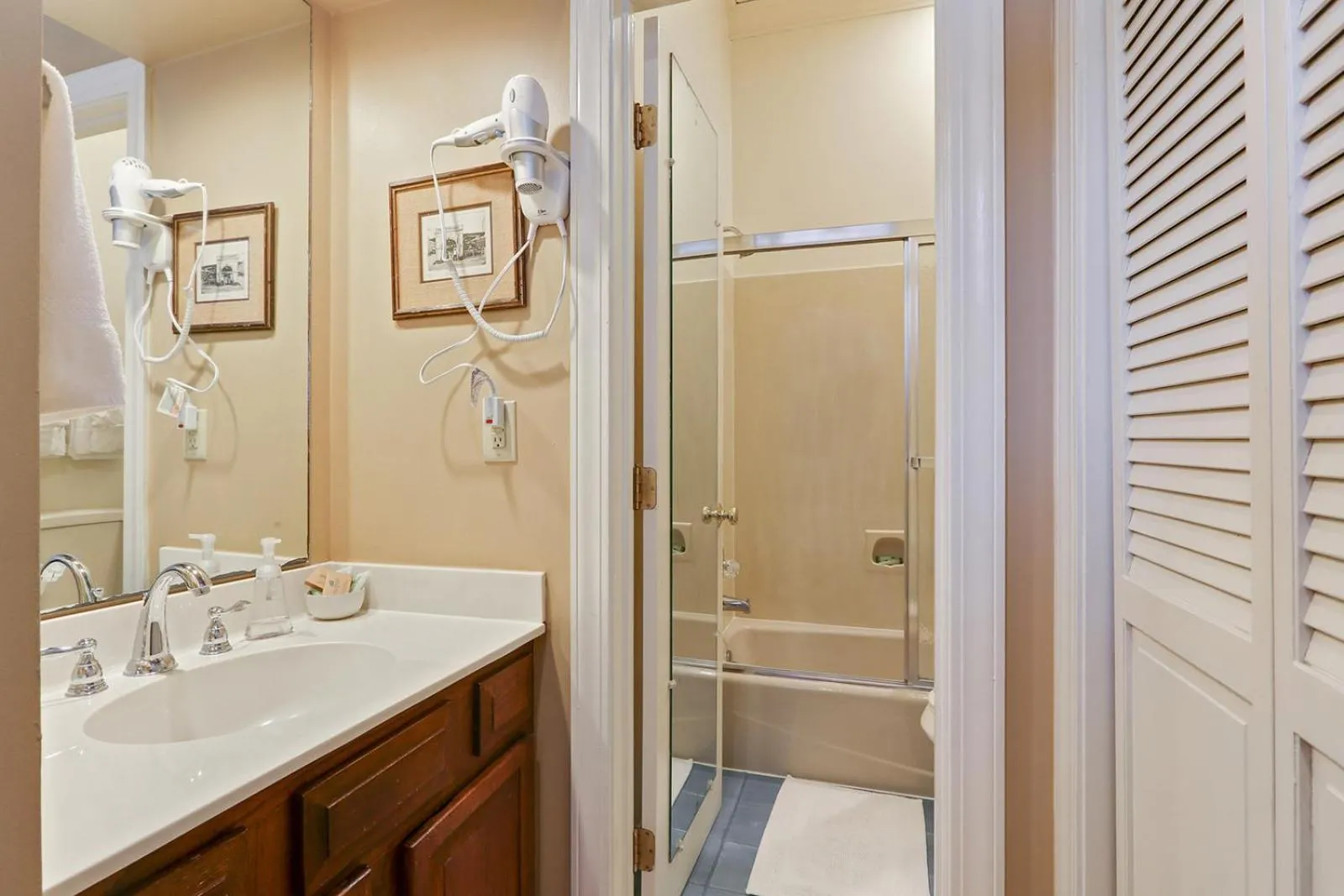 Bathroom in Grenoble House