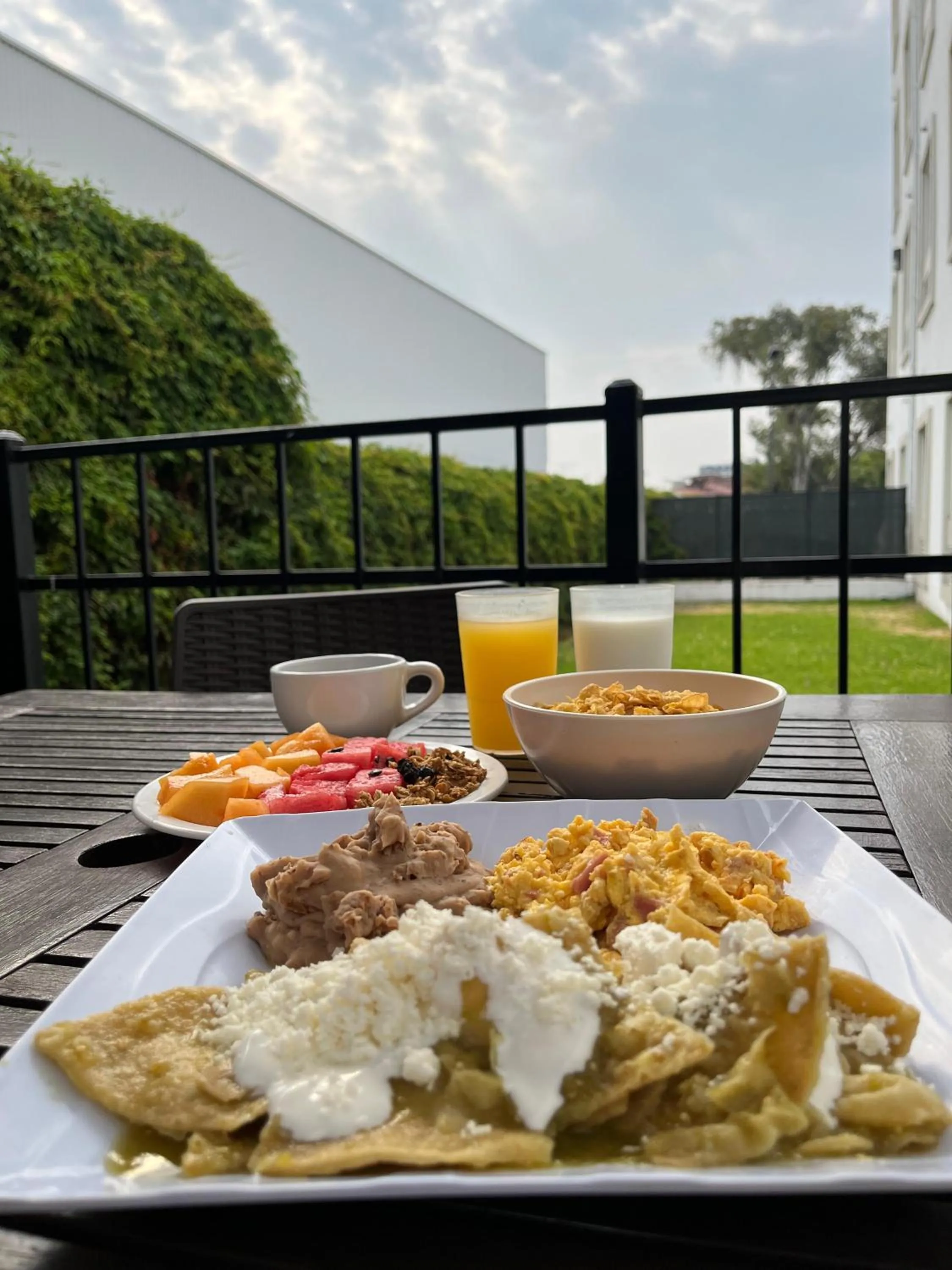 Buffet breakfast in Intercity Zapopan