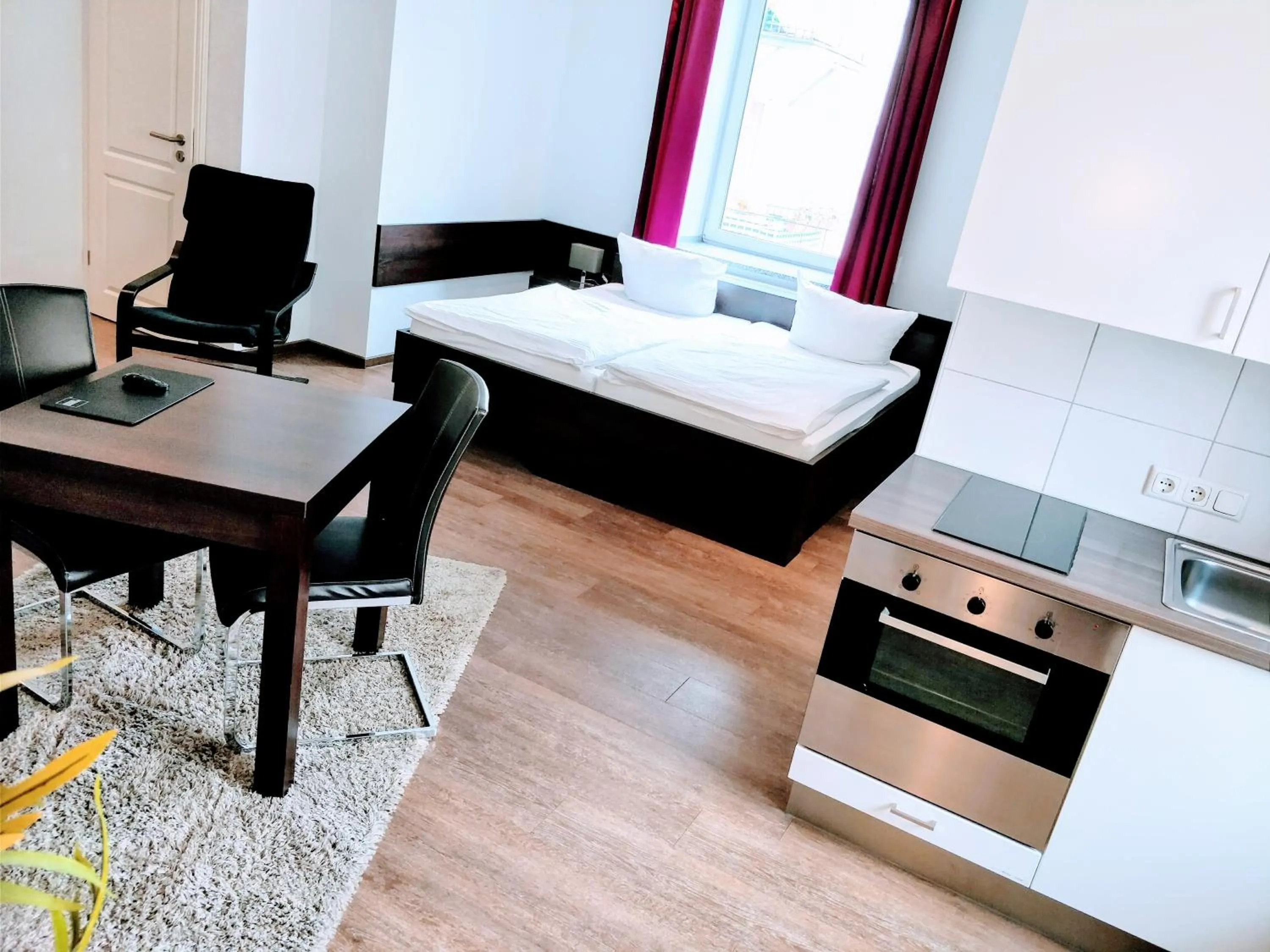 Living room, Bed in Aparthotel - Stadtvilla Premium