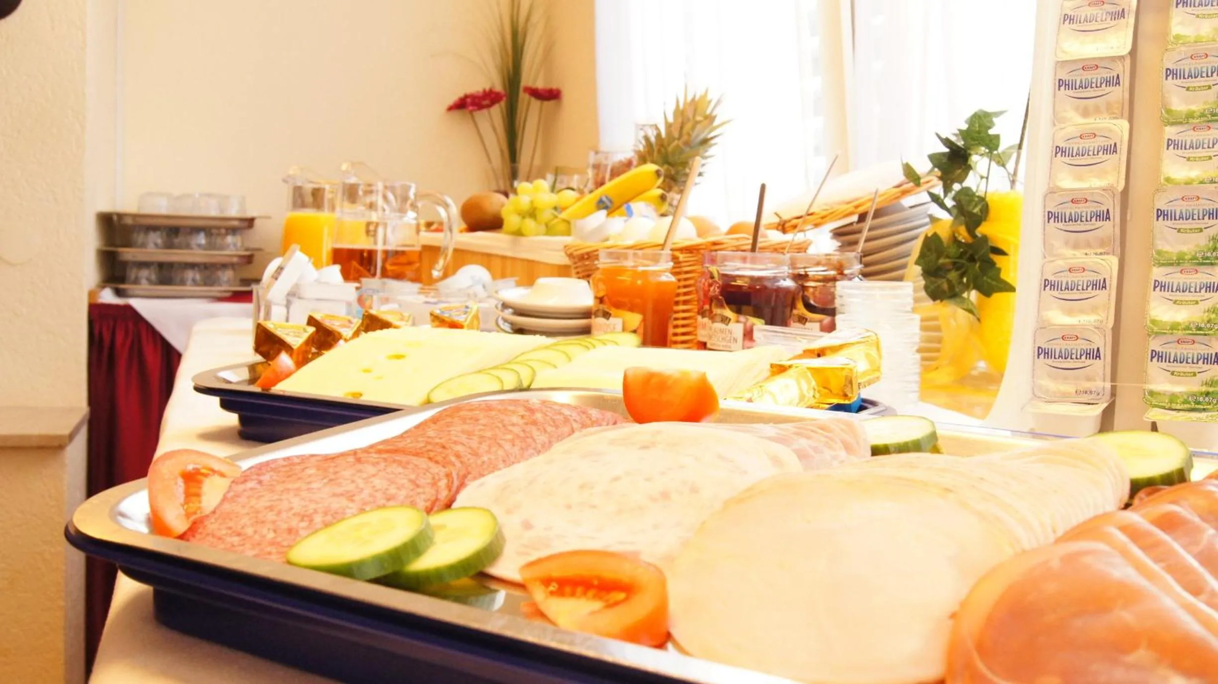 Buffet breakfast in Hotel Garni am Hechenberg