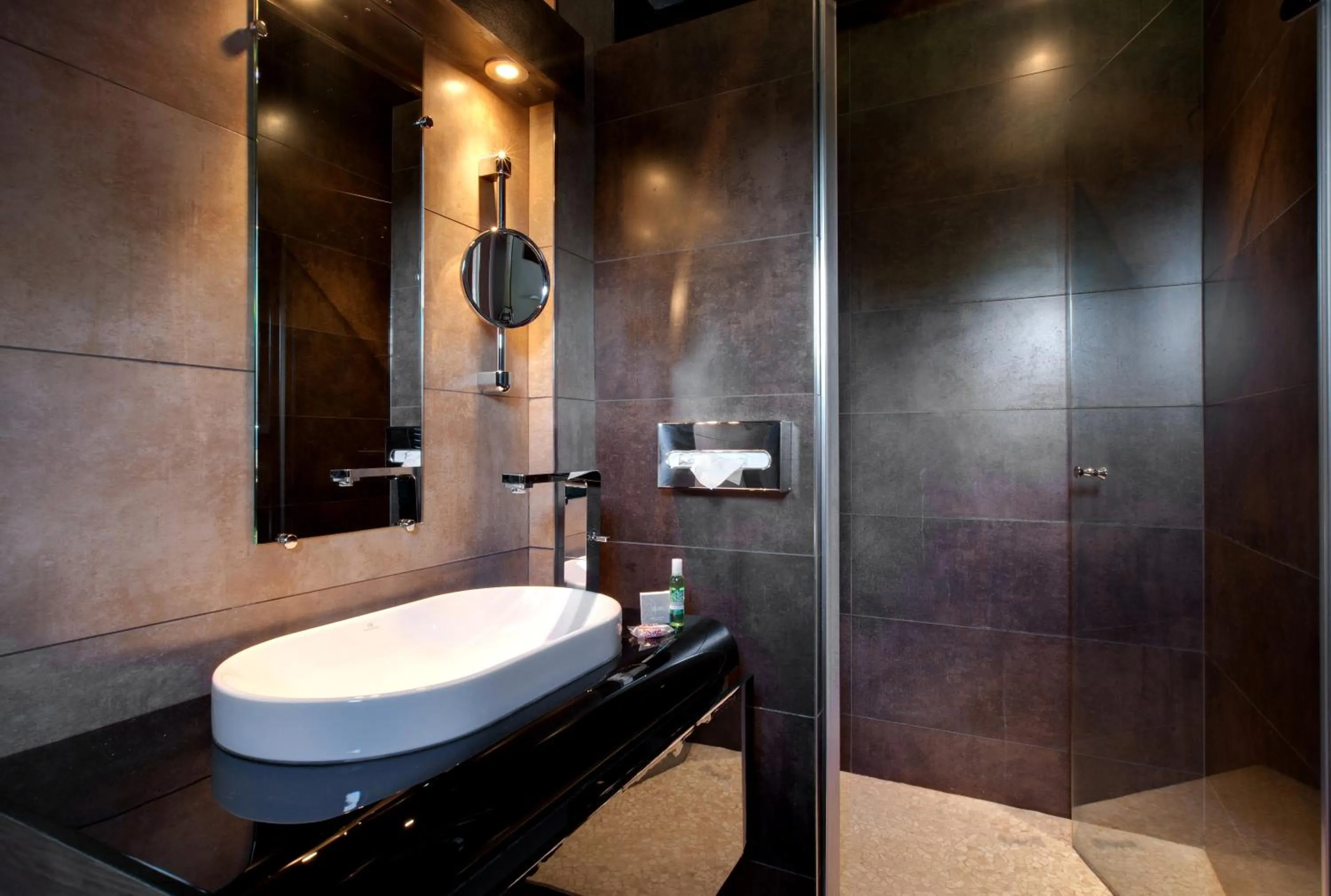 Shower in Le Pavillon De Gouffern