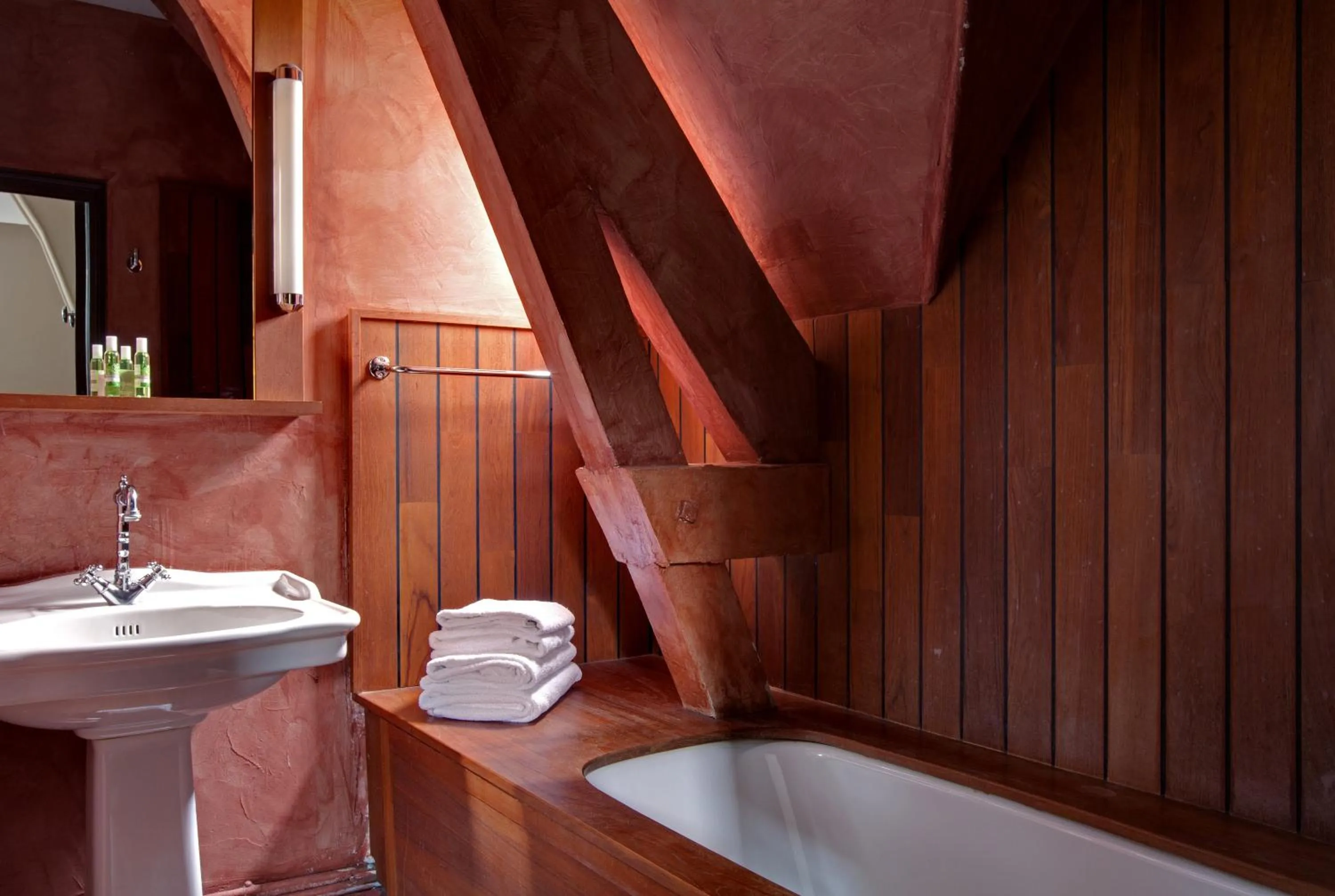 Bathroom in Le Pavillon De Gouffern