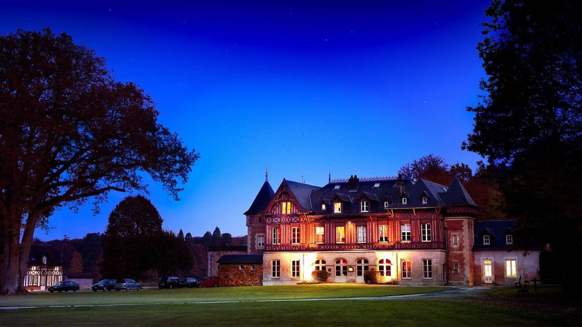 Property building in Le Pavillon De Gouffern