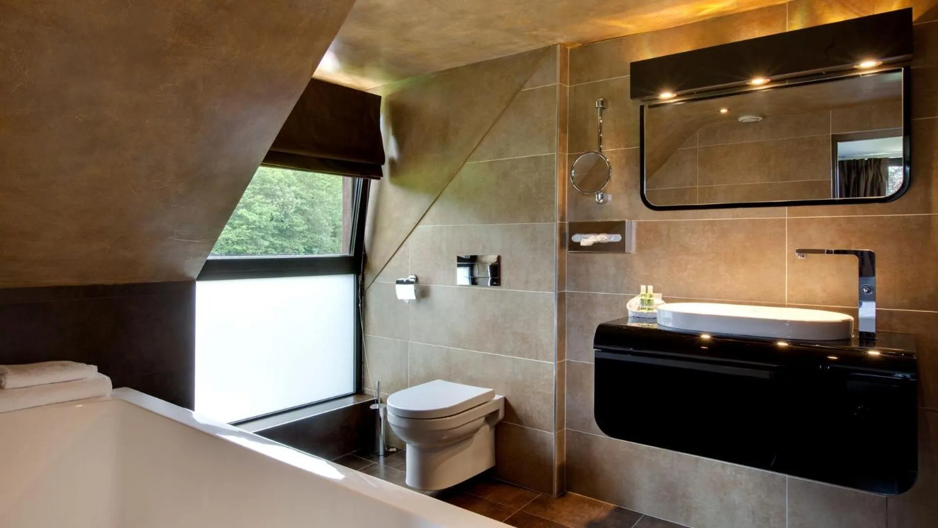 Toilet in Le Pavillon De Gouffern