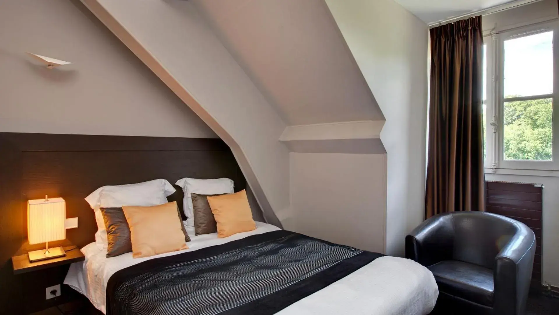 Single Room with Park View in Le Pavillon De Gouffern Single Room with Park View in Le Pavillon De Gouffern