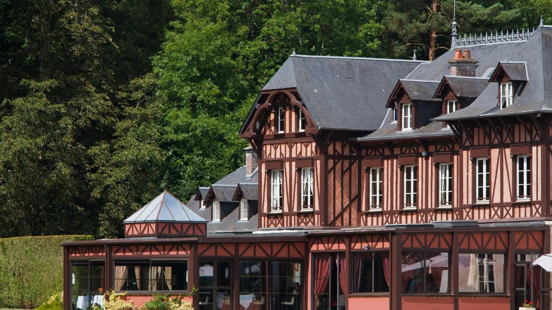 Restaurant/places to eat in Le Pavillon De Gouffern