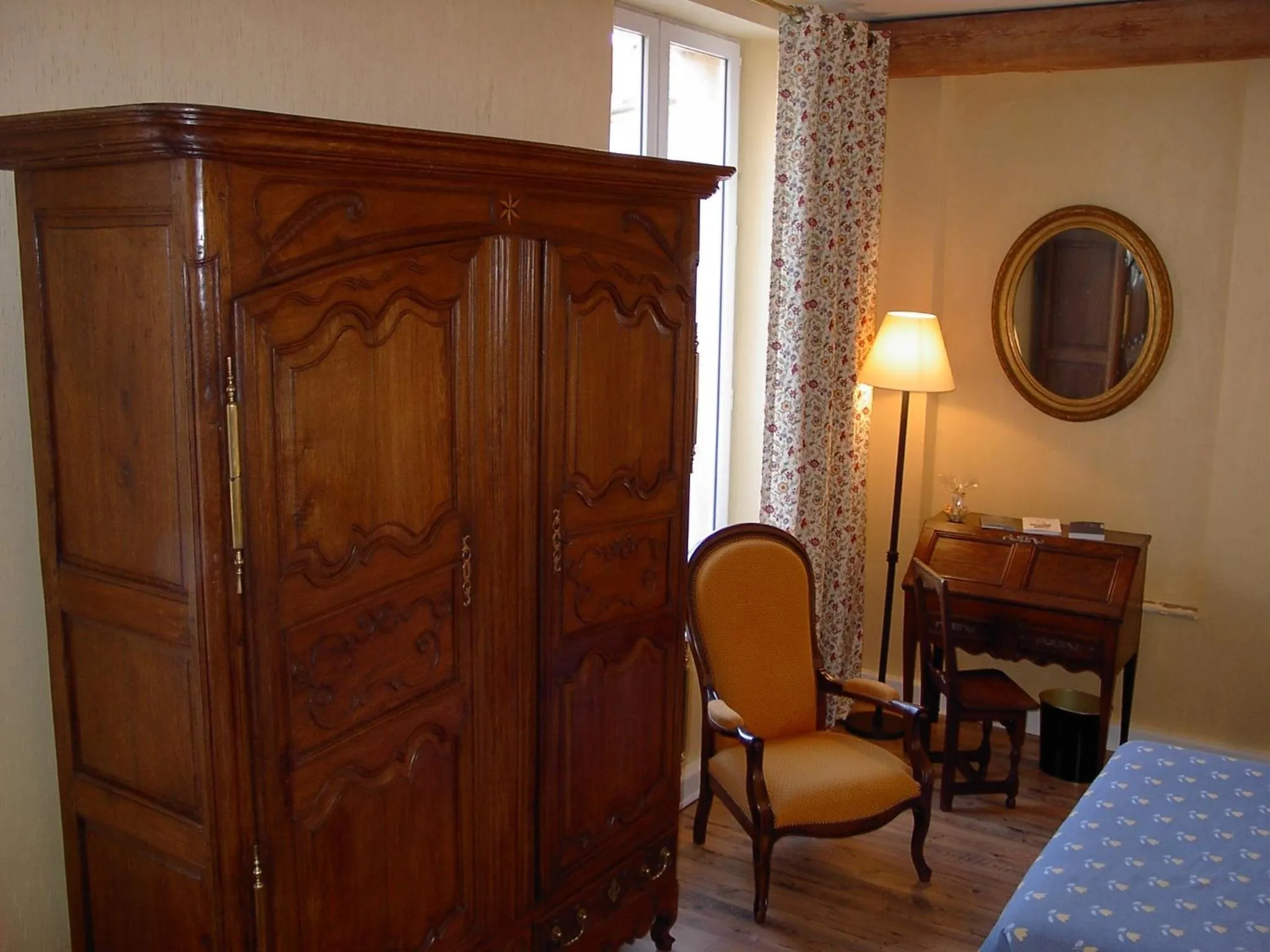 Decorative detail in Hôtel Du Théâtre Centre Historique - Parking Souterrain Public Gratuit