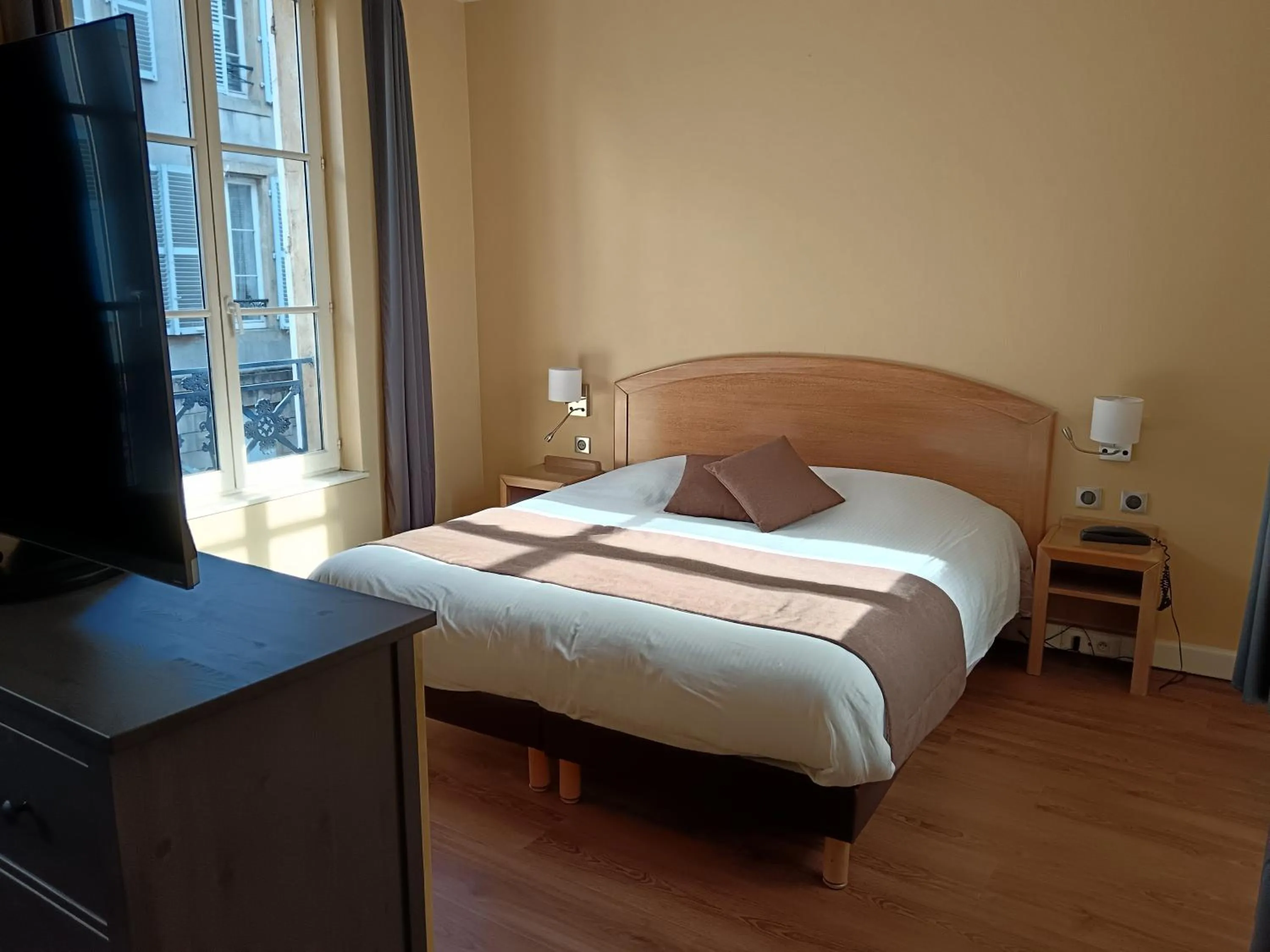 Bedroom, Bed in Hôtel Du Théâtre Centre Historique - Parking Souterrain Public Gratuit