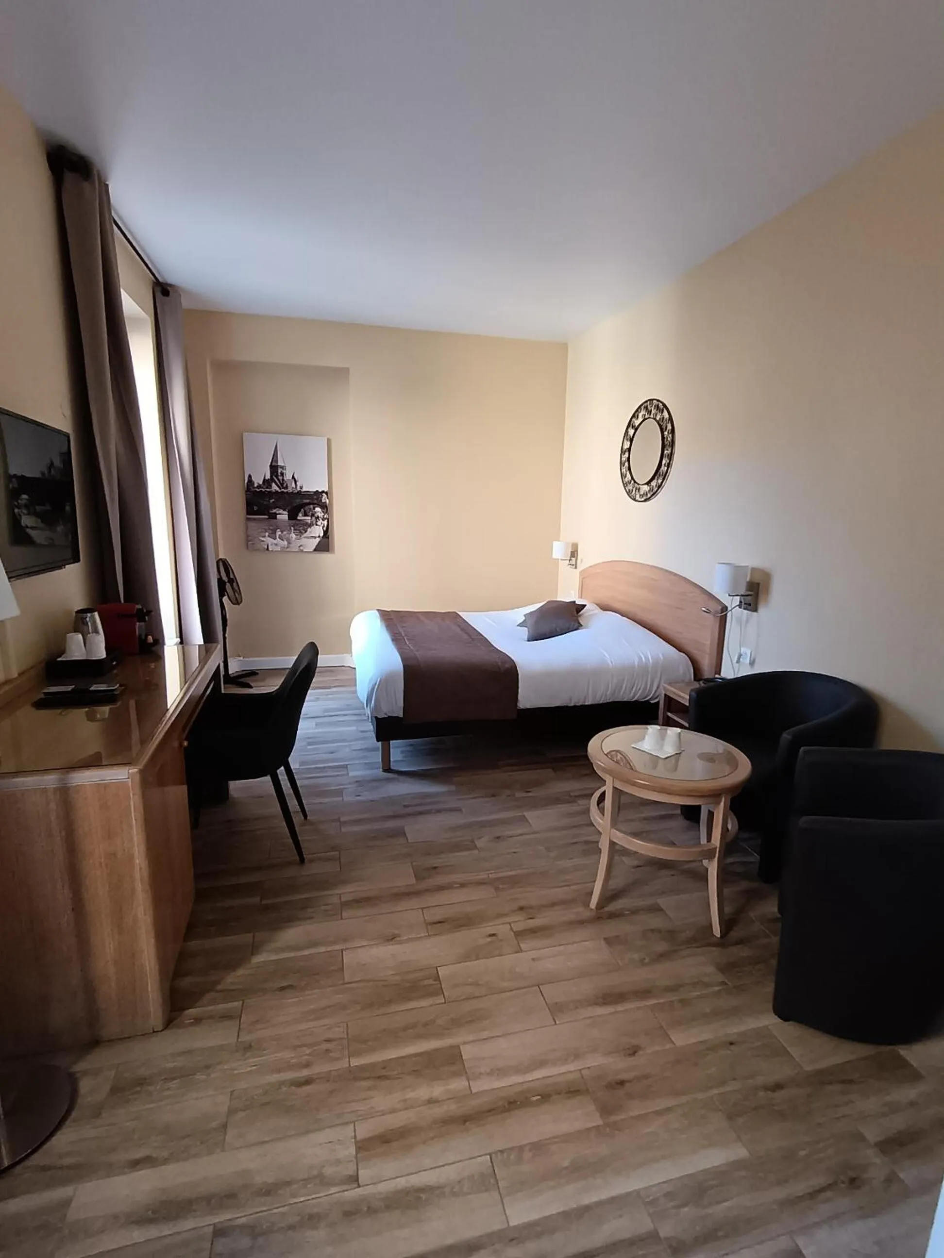 Bedroom, Bed in Hôtel Du Théâtre Centre Historique - Parking Souterrain Public Gratuit