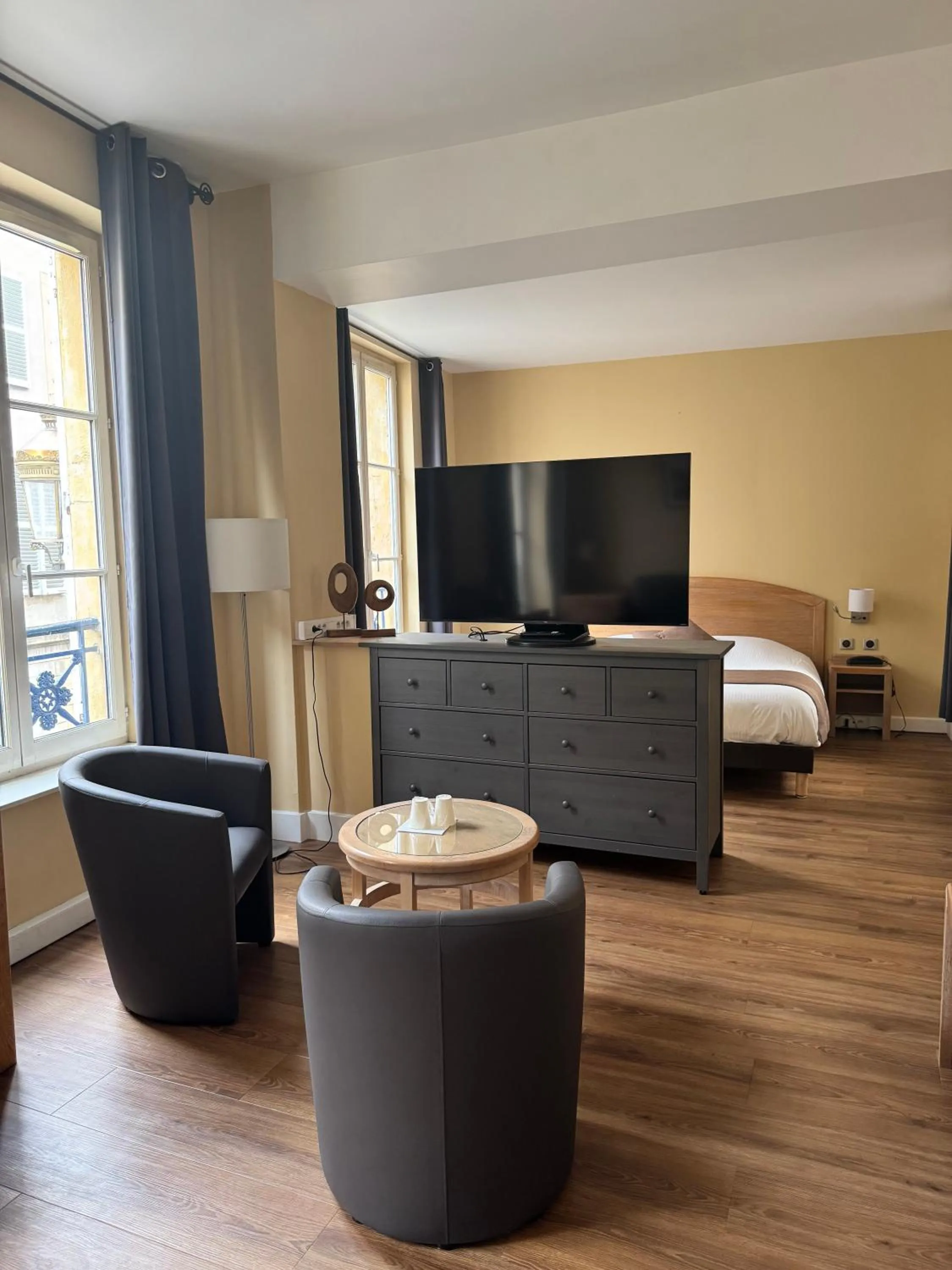 Bedroom, Bed in Hôtel Du Théâtre Centre Historique - Parking Souterrain Public Gratuit