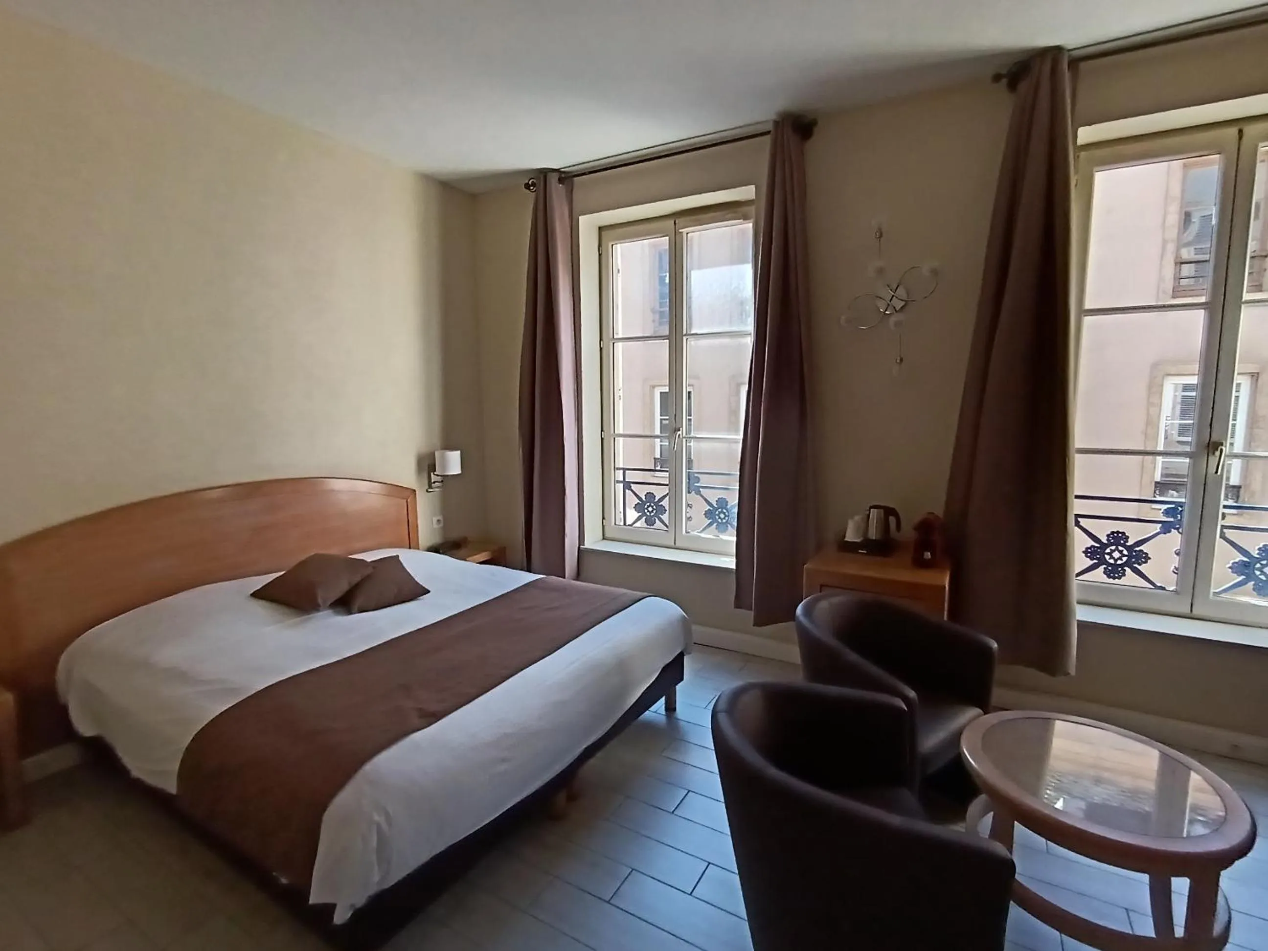 Bedroom, Bed in Hôtel Du Théâtre Centre Historique - Parking Souterrain Public Gratuit