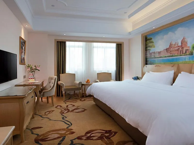 Bed in Vienna International Hotel (Fangchenggang Administration Center High-speed Railway Station branch)