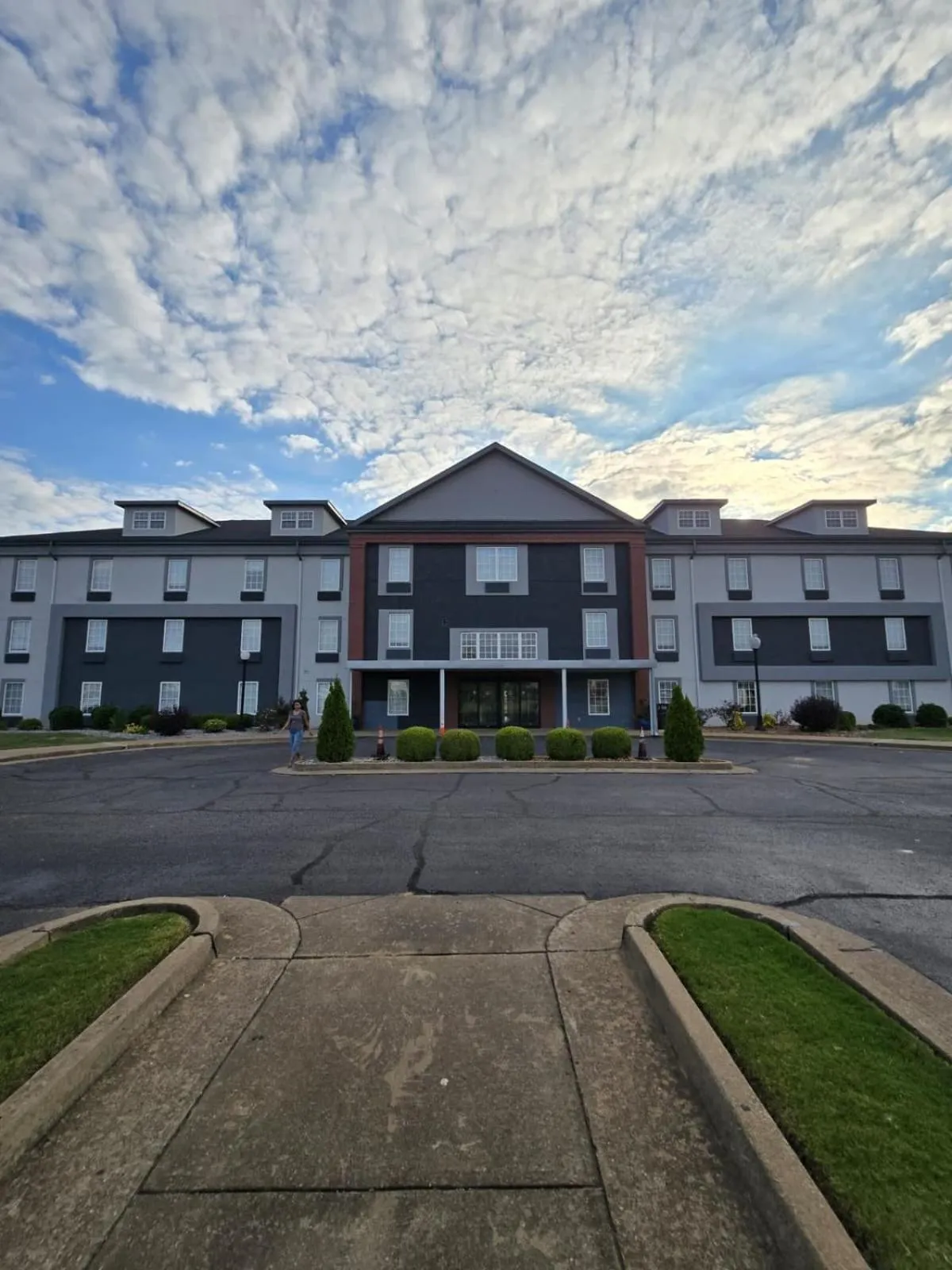 Property building in Howard Johnson by Wyndham Jackson